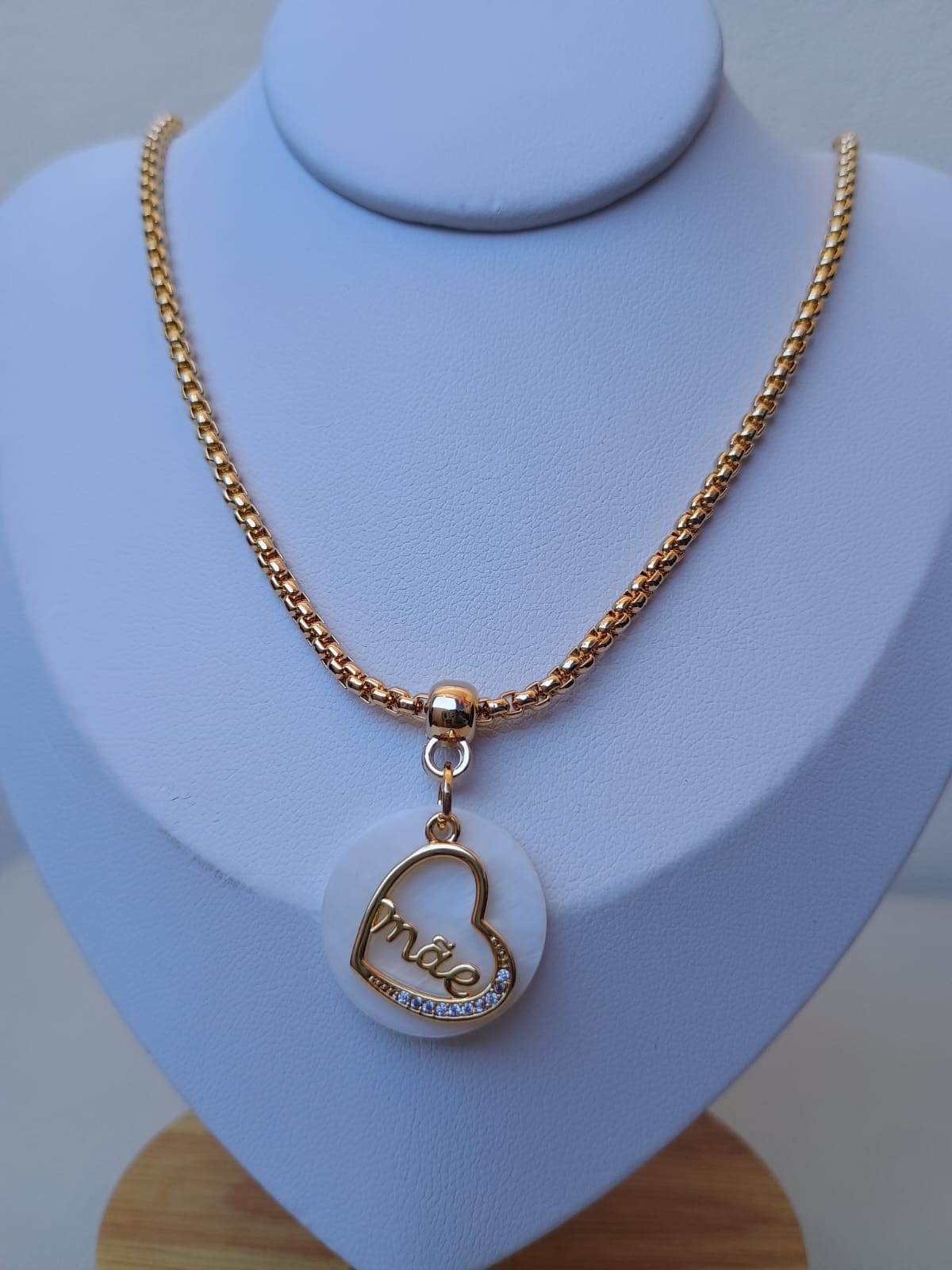 Colar com coração escrito mãe