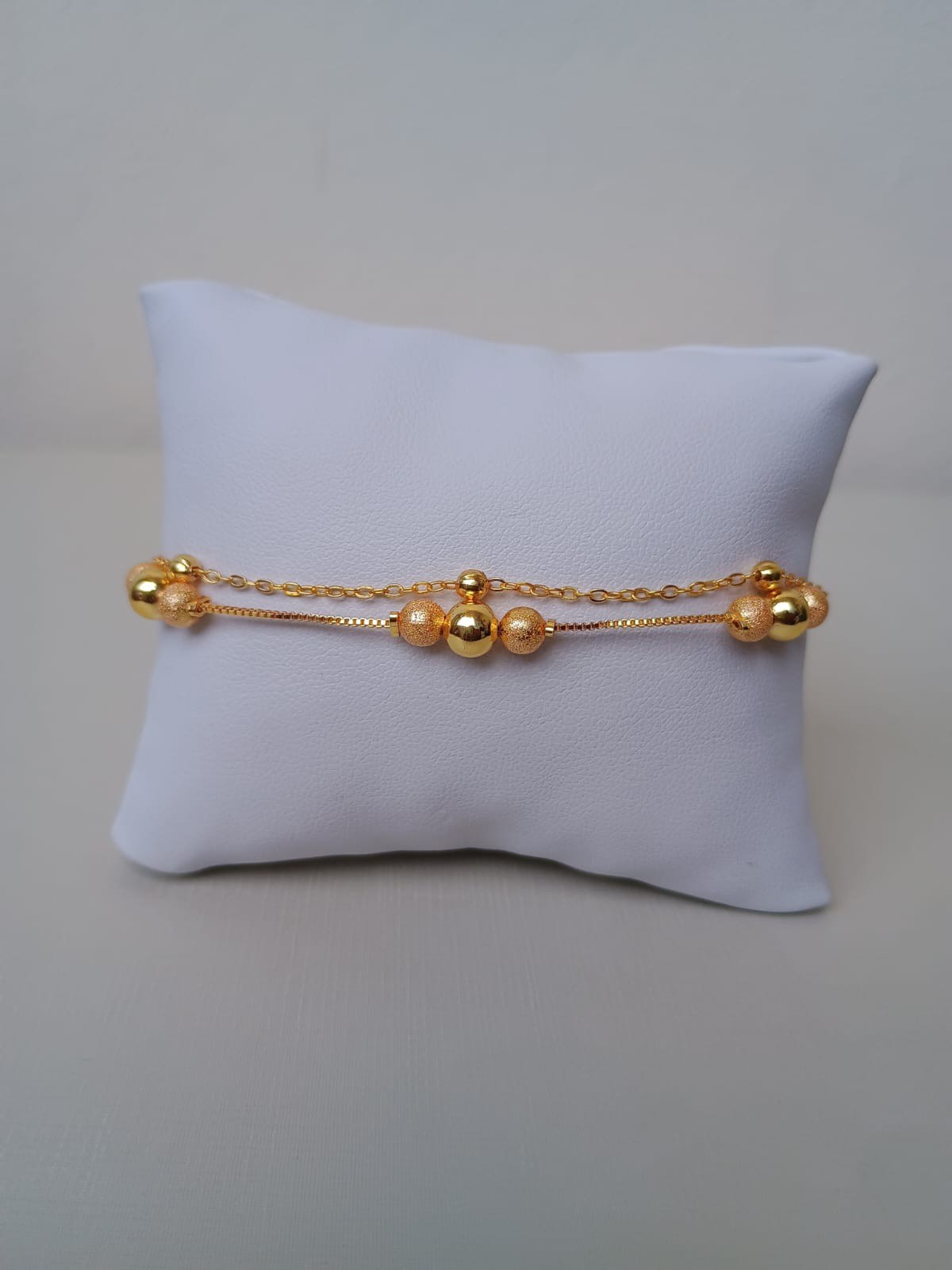 Pulseira dupla com bolinhas pequenas