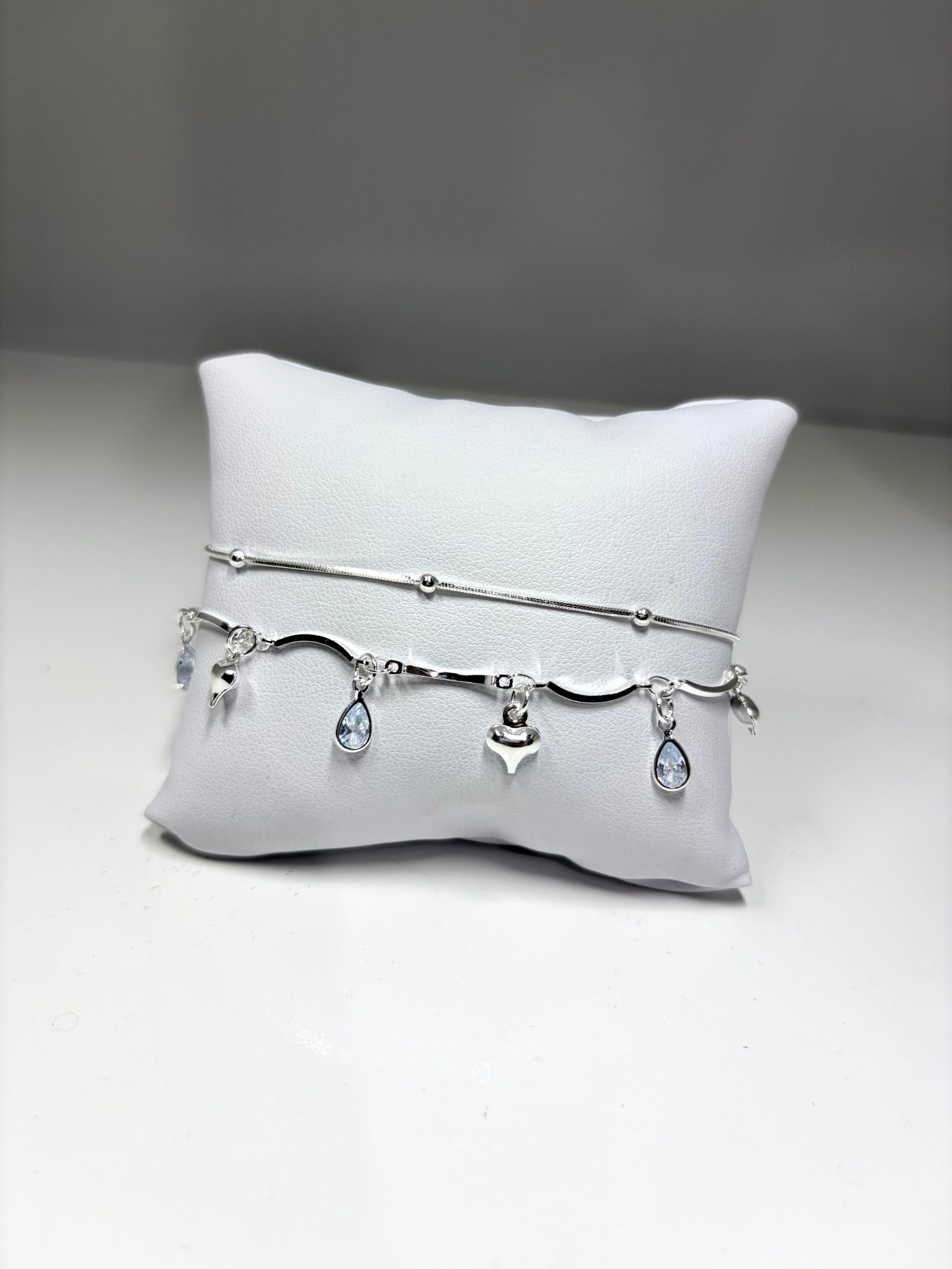 Pulseira dupla com gotas e corações