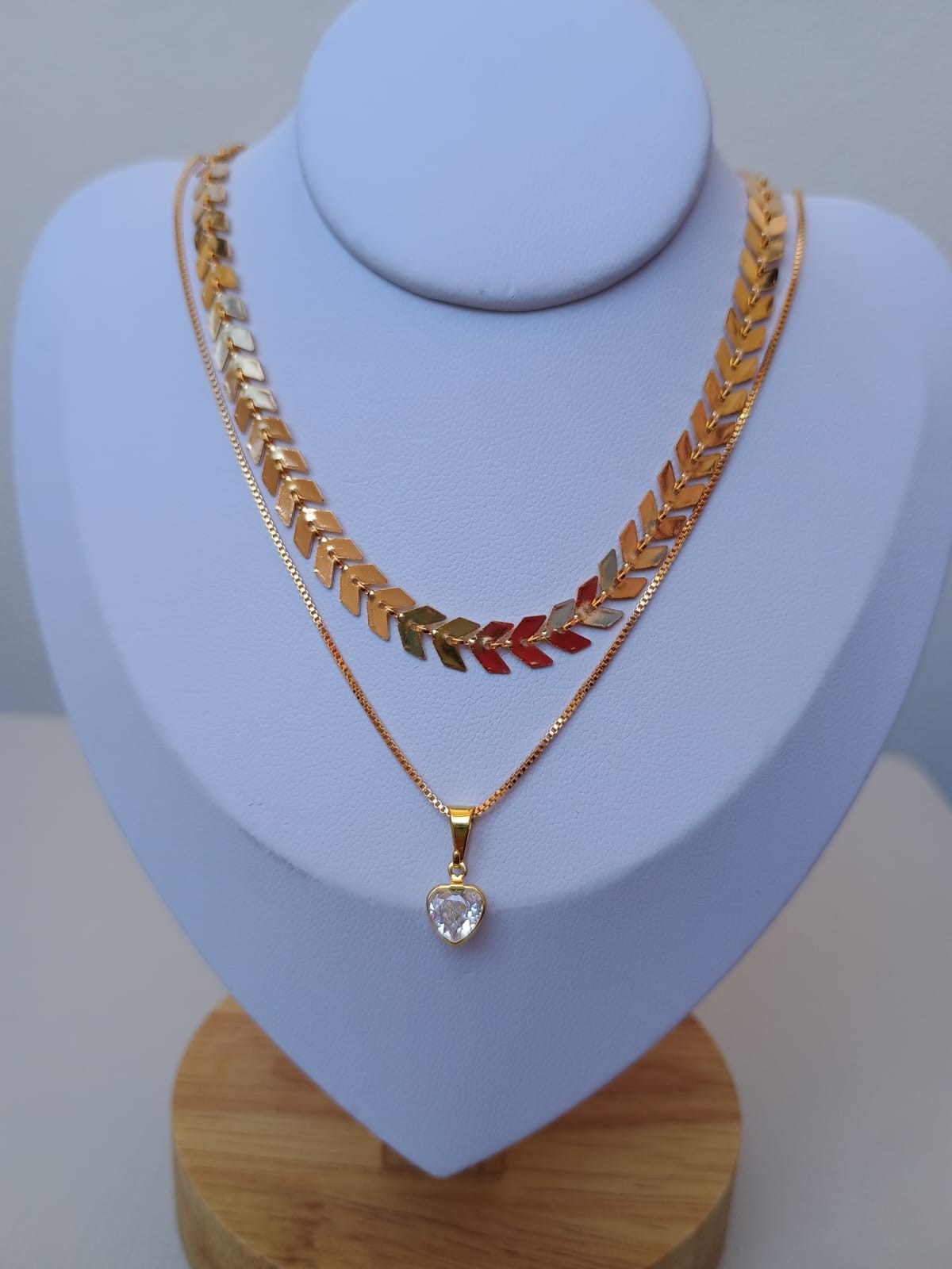 Colar duplo com escama e ponto de luz