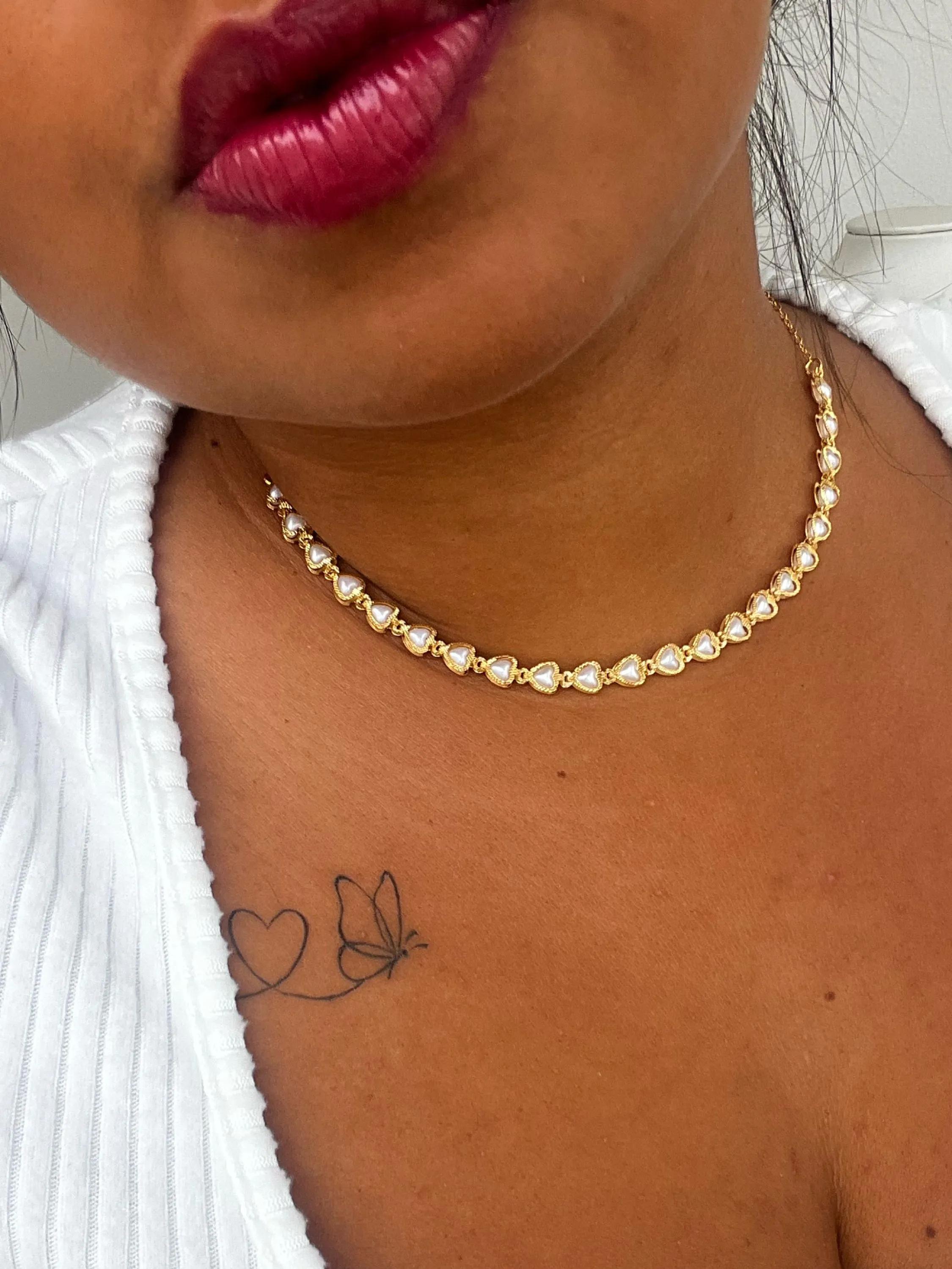Choker modelo coração em pérolas