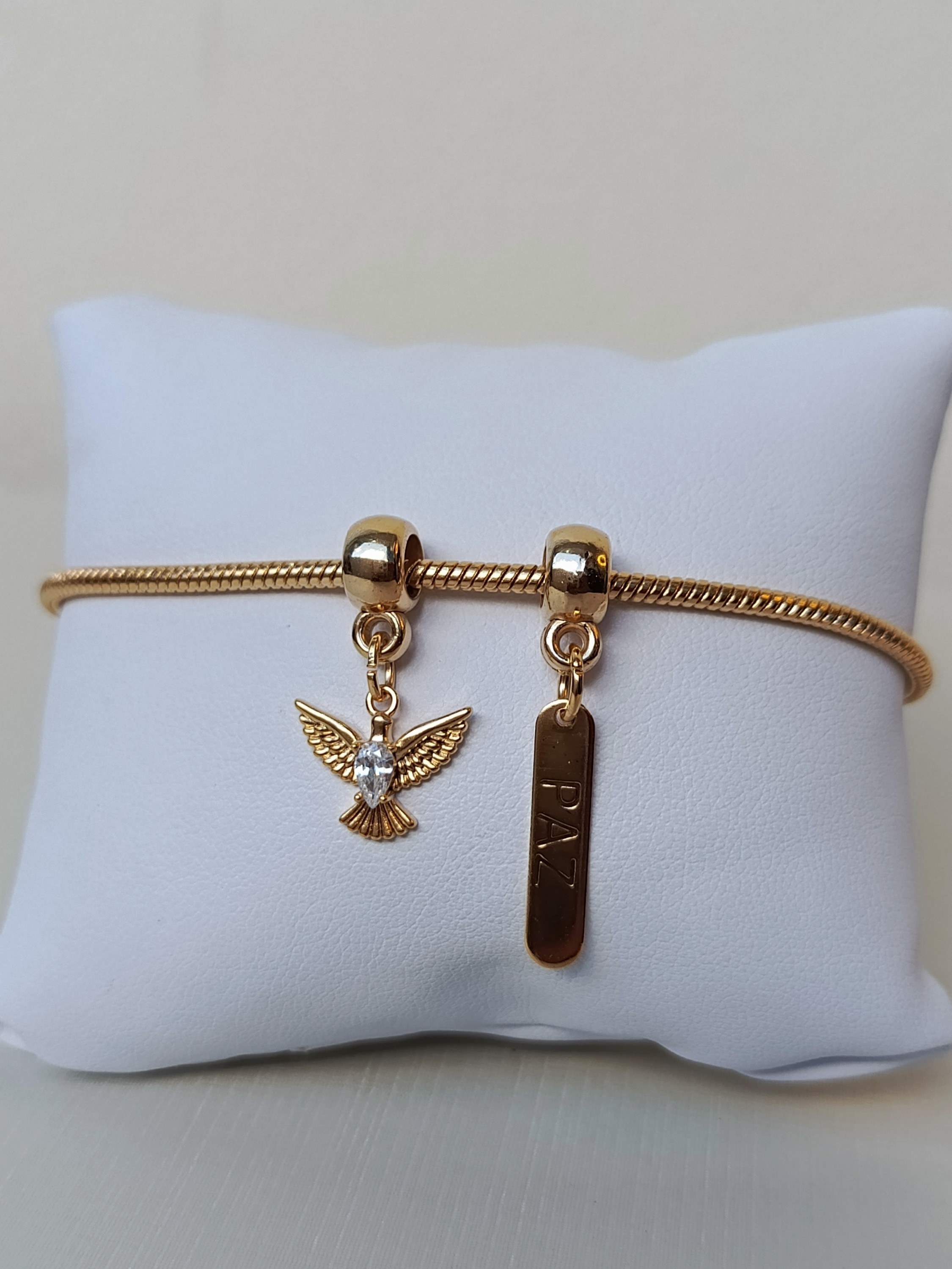 Pulseira com pingente de espírito santo