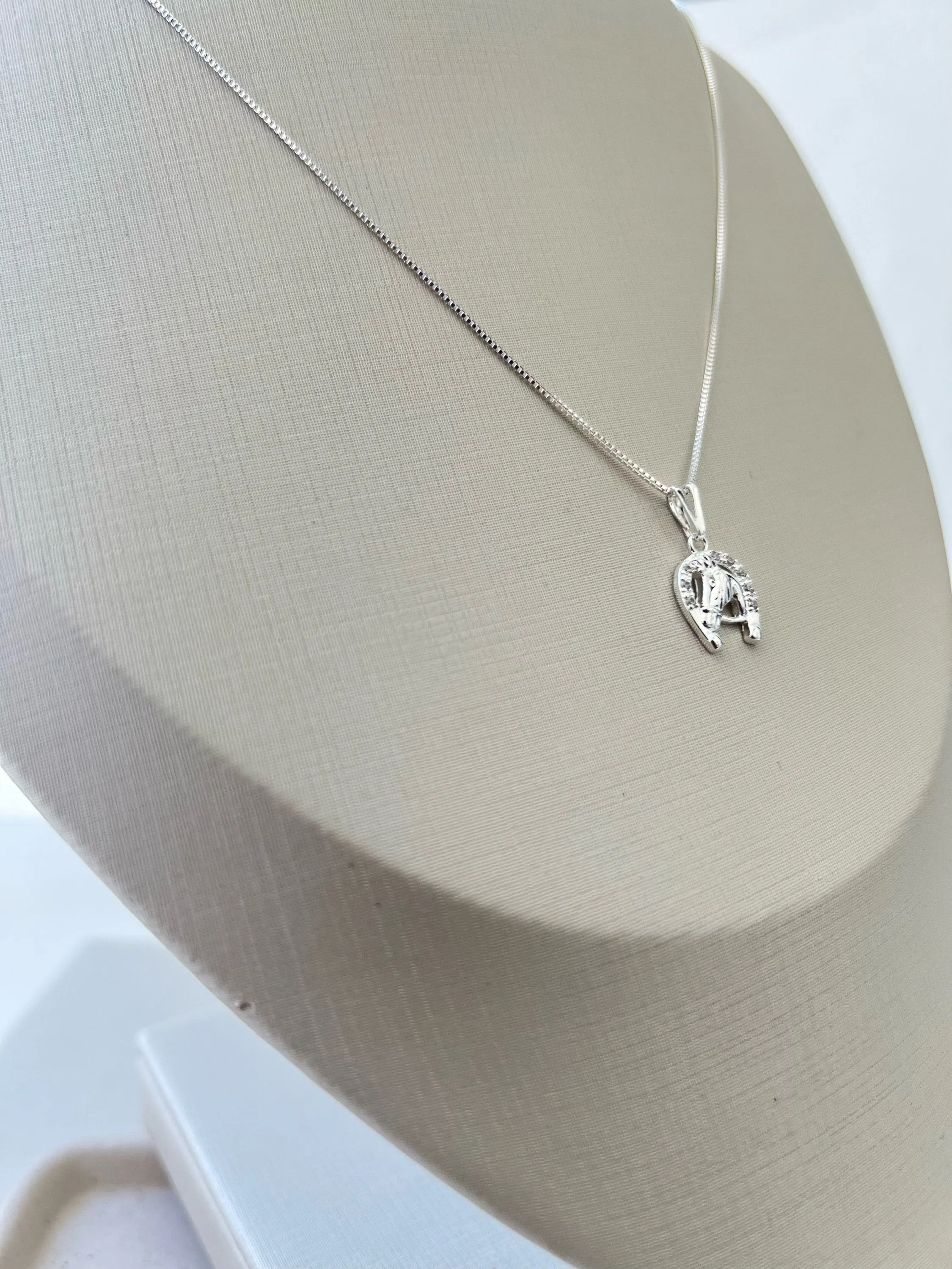 Colar pingente cavalo