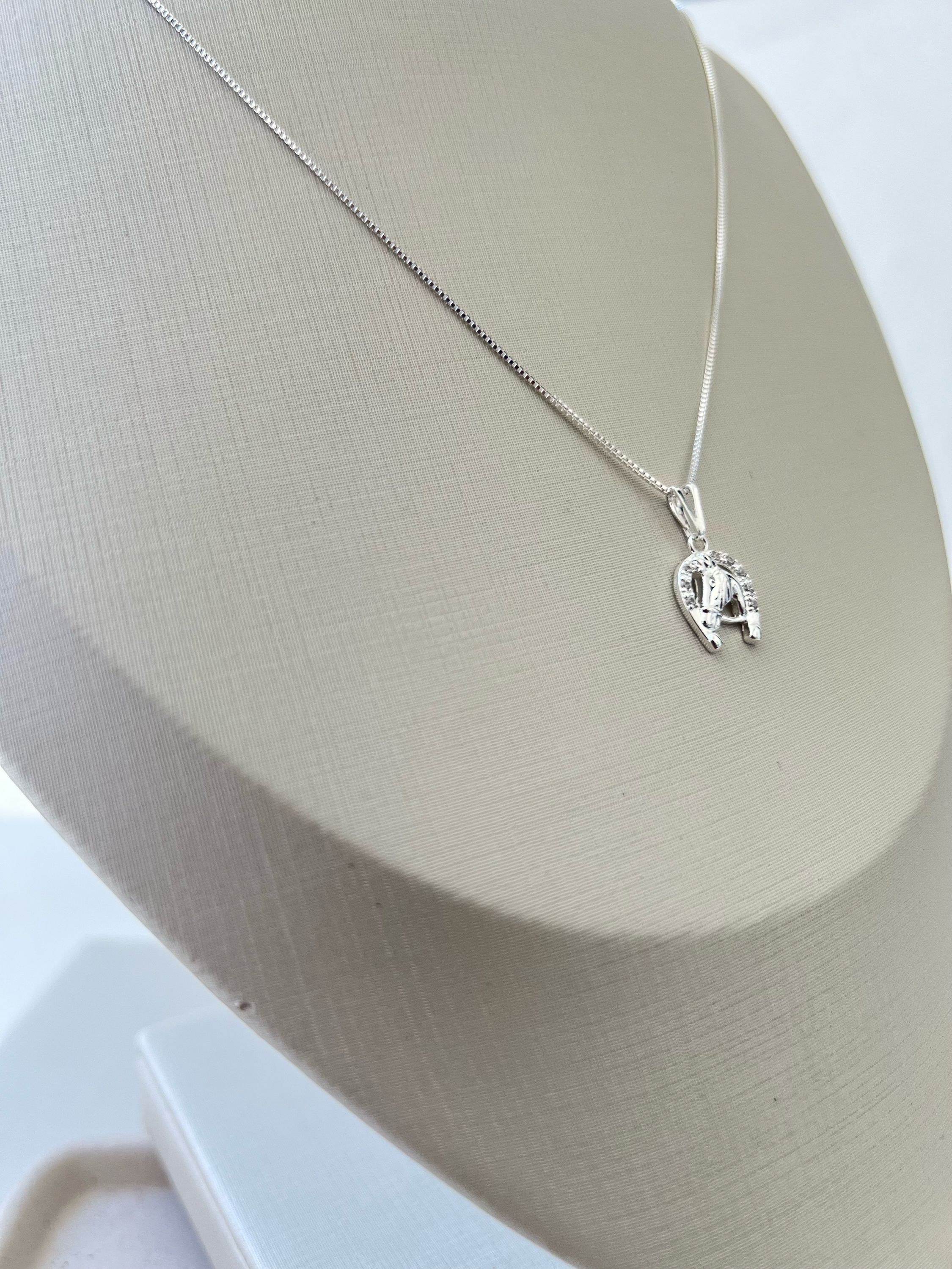 Colar pingente cavalo