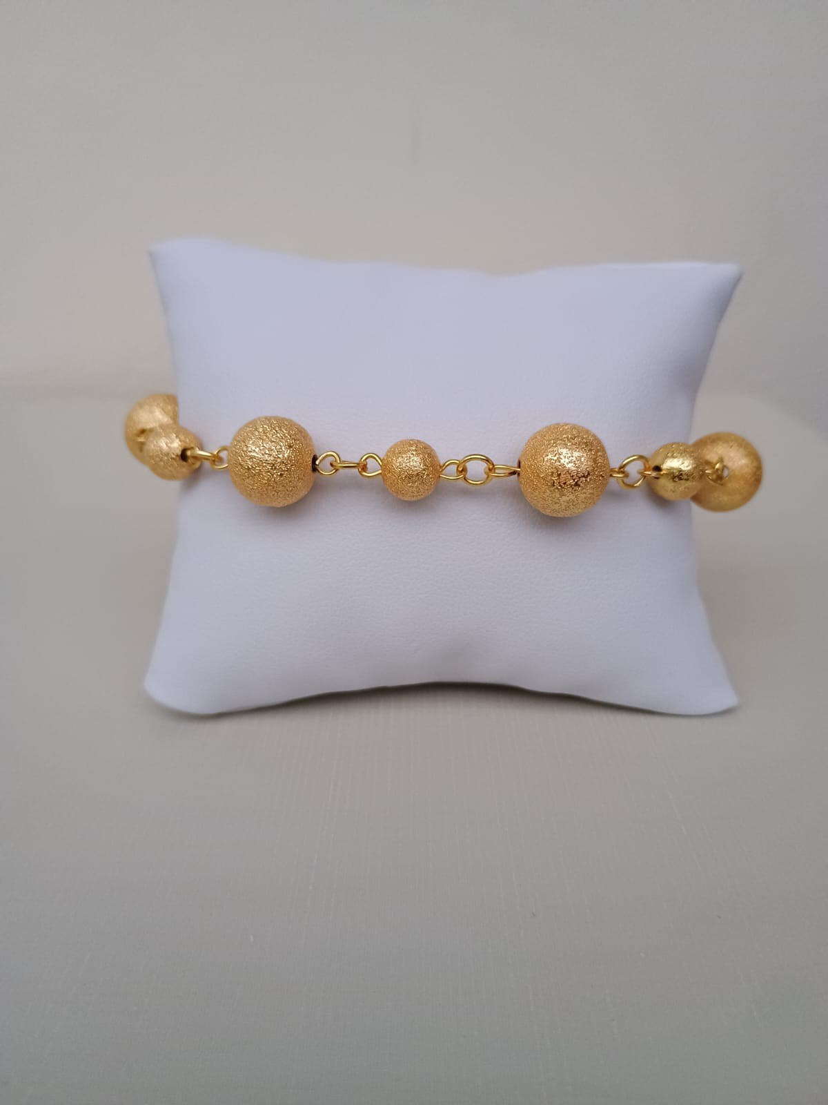 Pulseira com bolinhas foscas