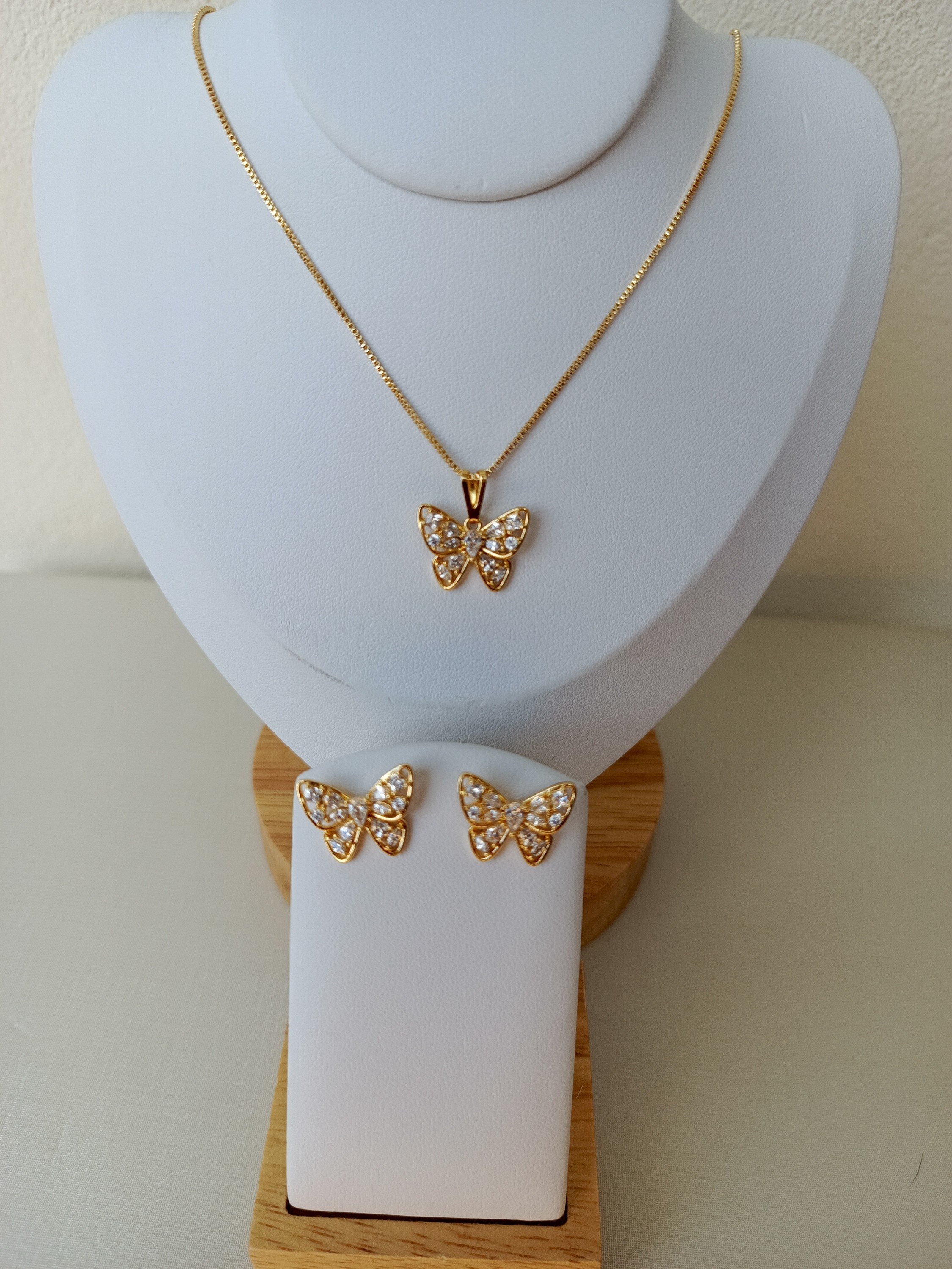 Conjunto borboleta dourada cravejada