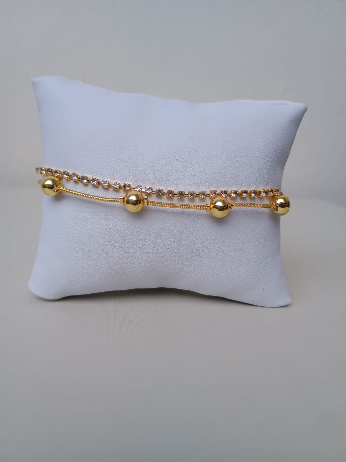 Pulseira com bolinhas e zircônias