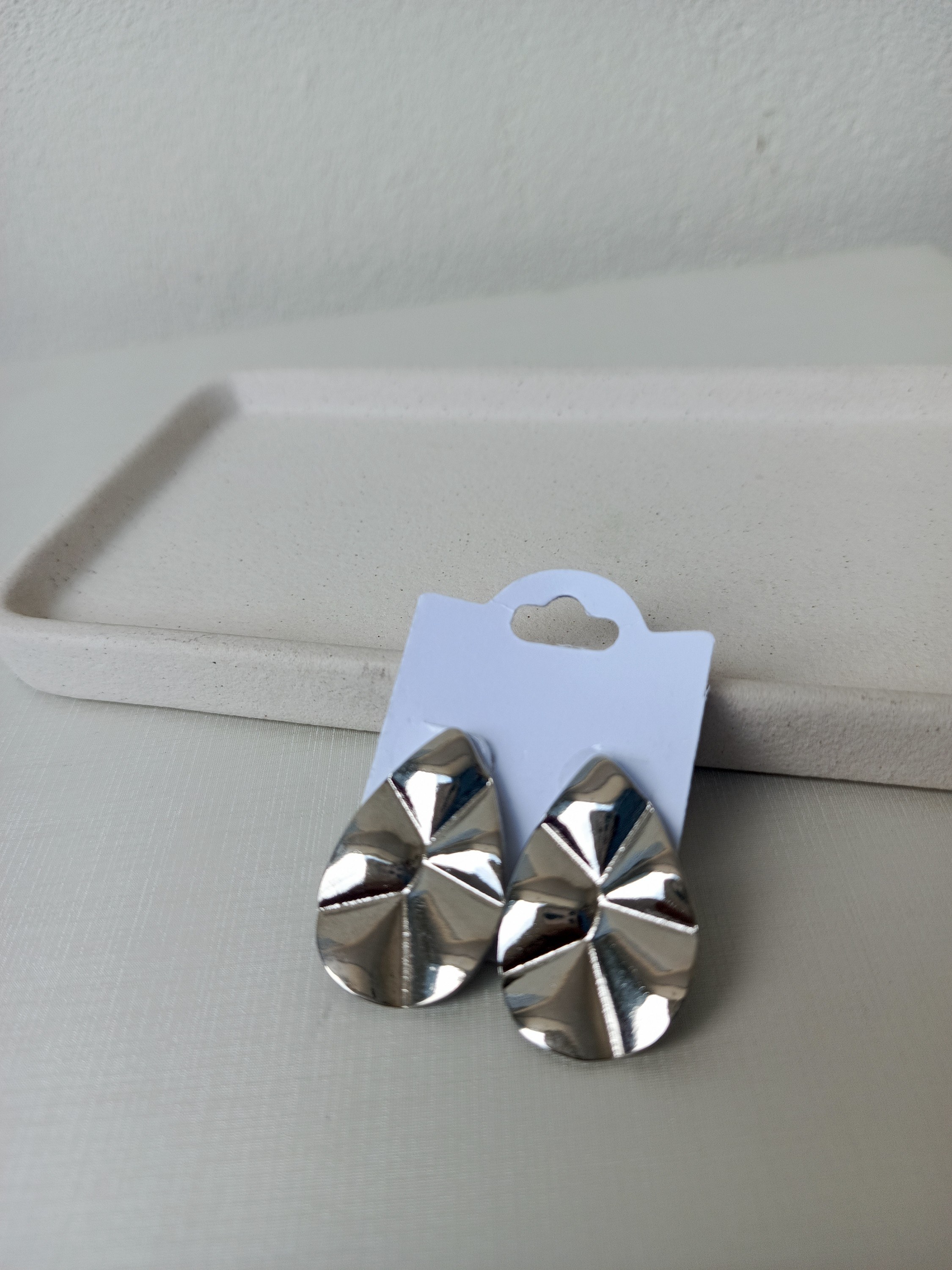 Brinco de gota martelado