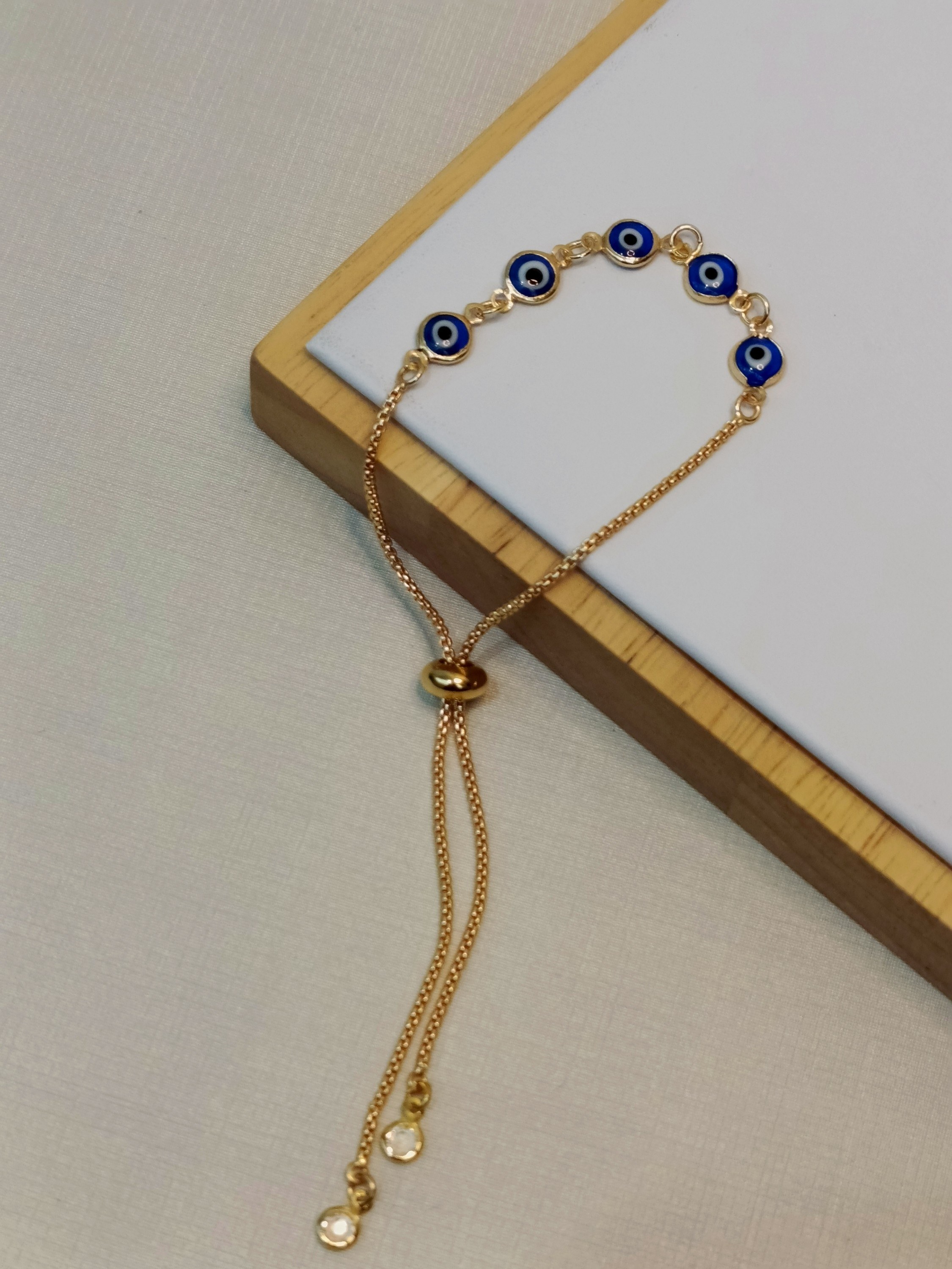 Pulseira ajustável com pingente de olho grego