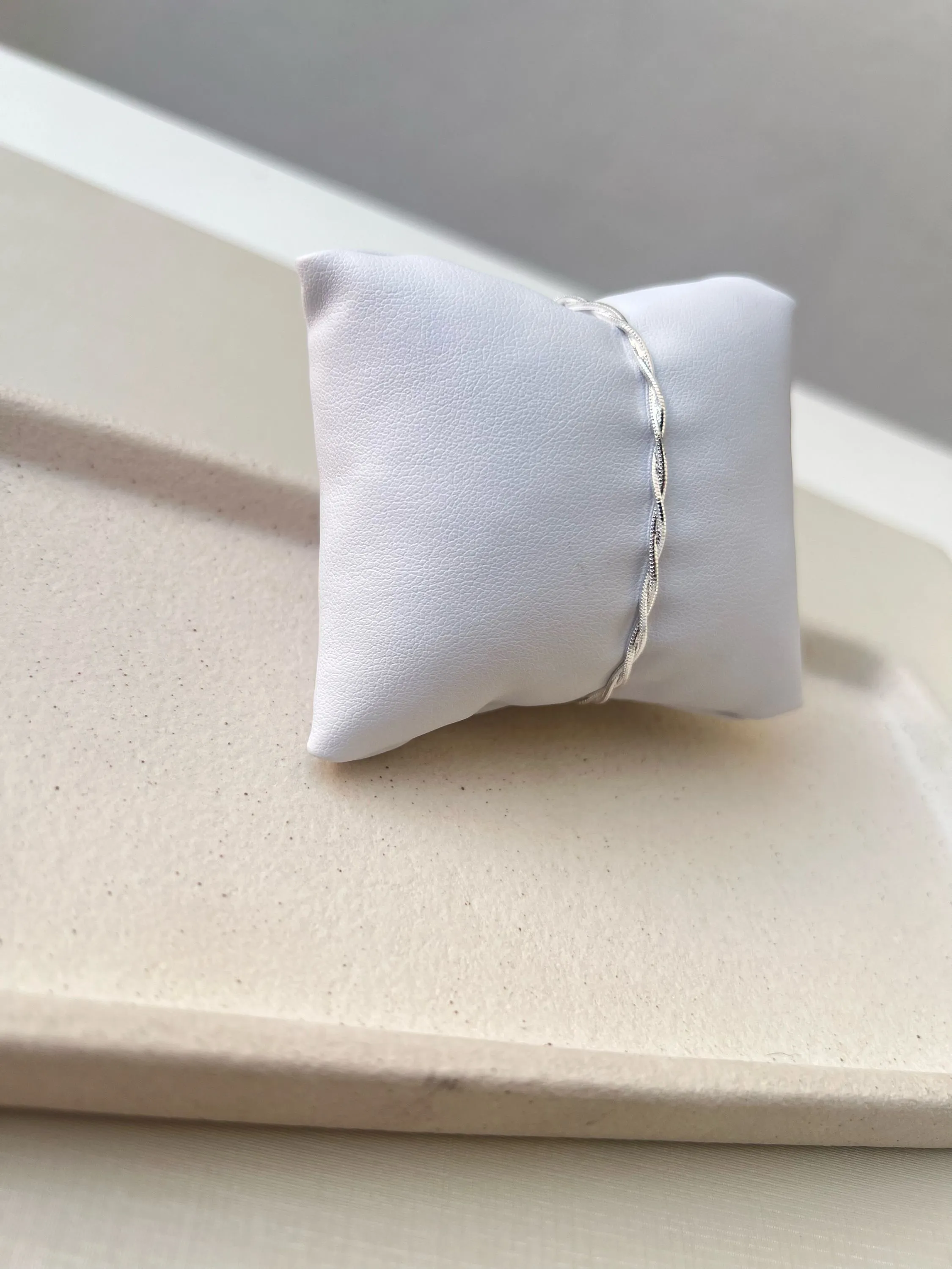 Pulseira modelo trançada