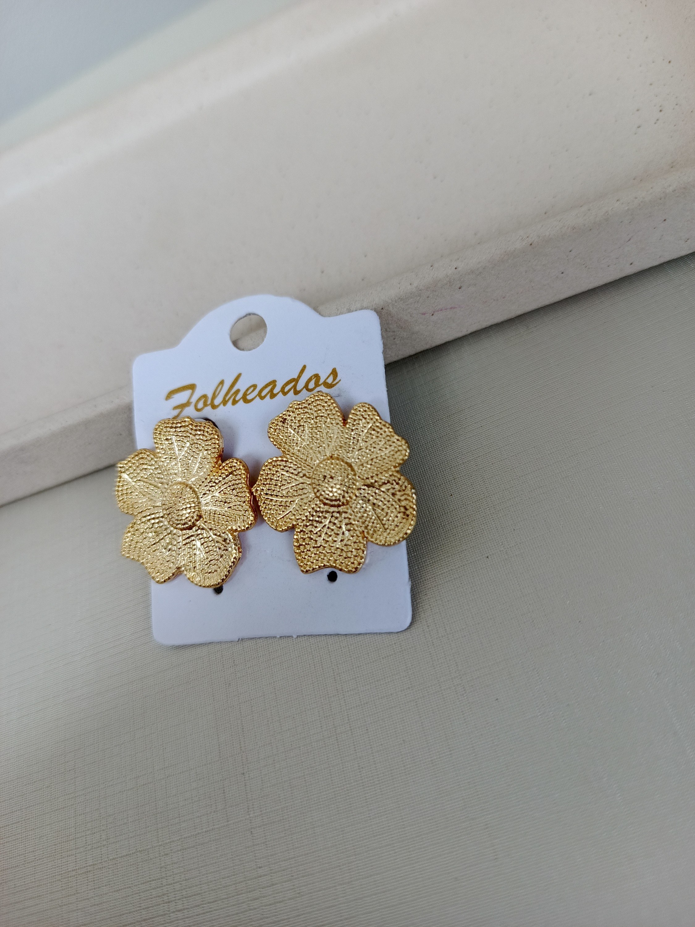 Brinco de flor de hibisco