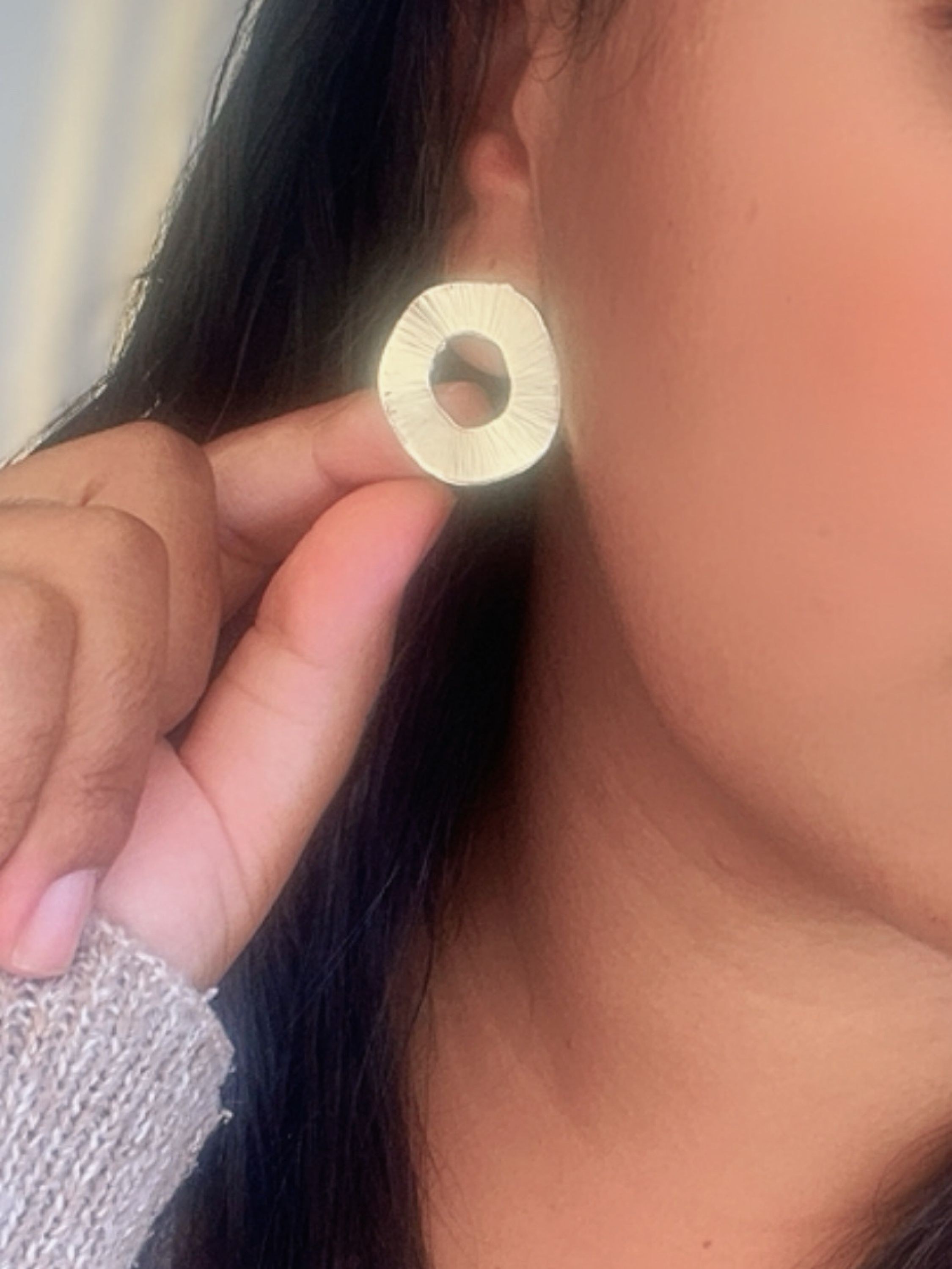 Brinco redondo vazado