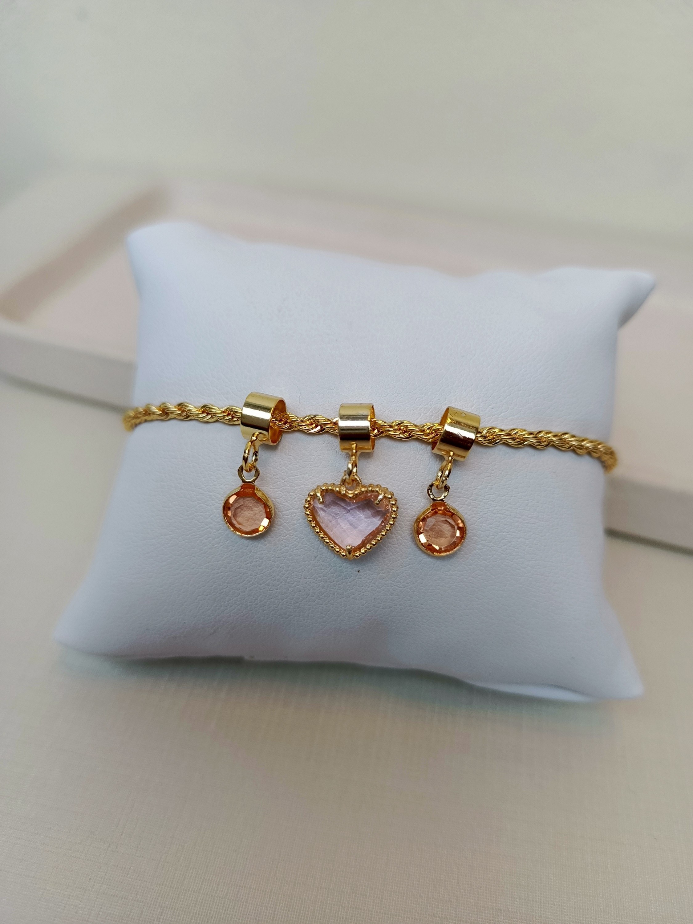 Pulseira com coração e círculos com cristais rose