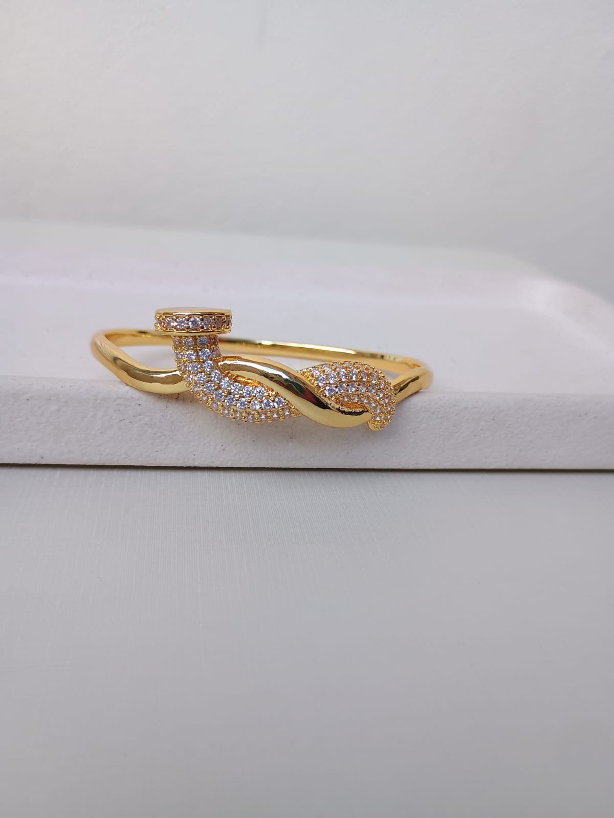 Bracelete prego cravejado