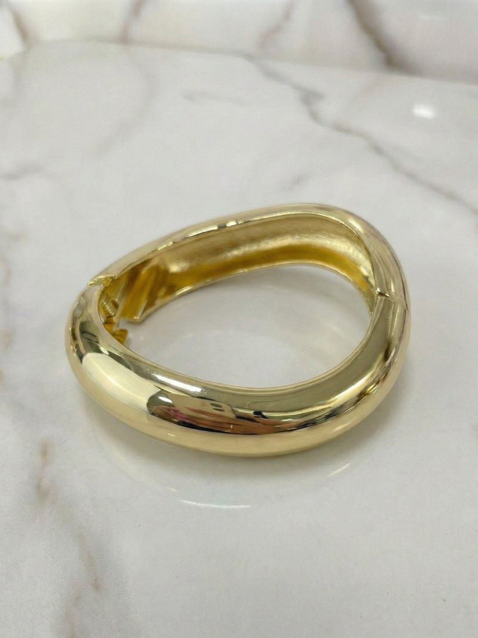 Bracelete ondulado orgânico