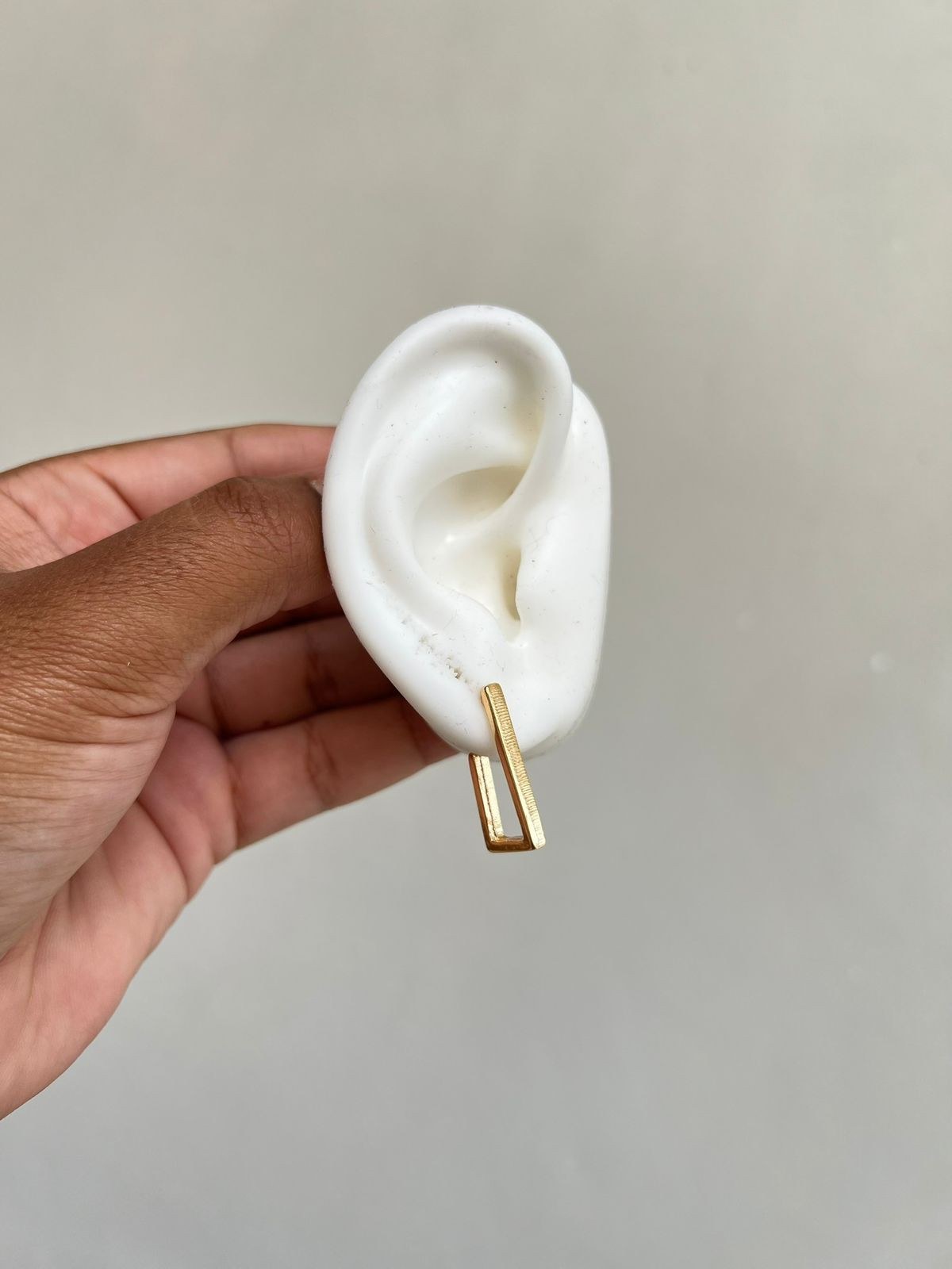 Brincos de argola retangular liso