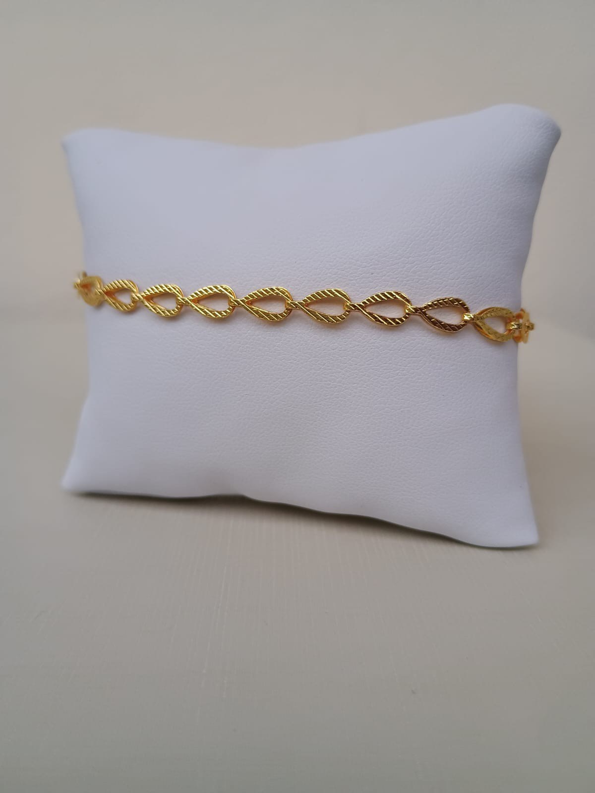 Pulseira com gotas vazadas