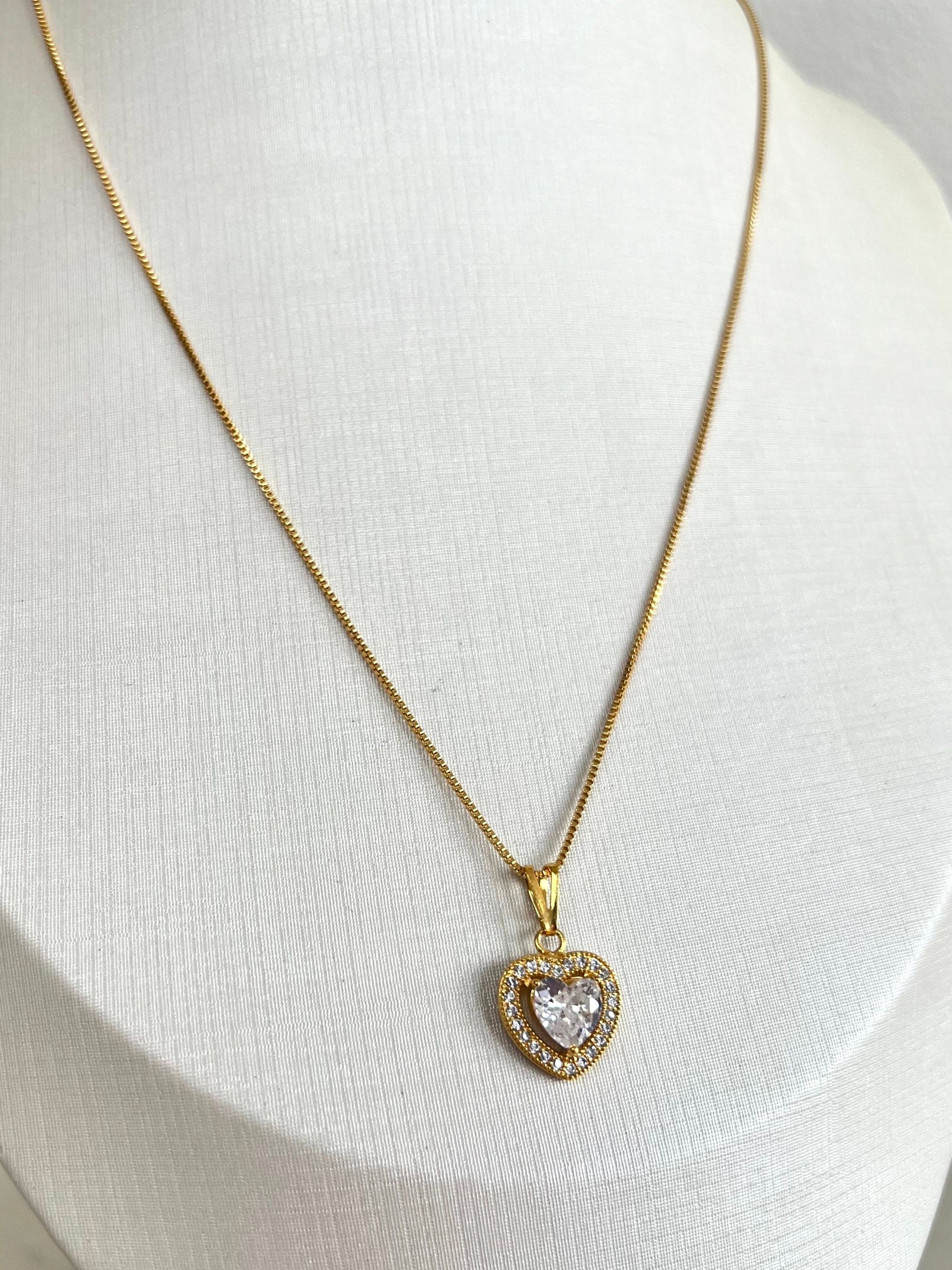 Colar folheado delicado coração cristal com strass