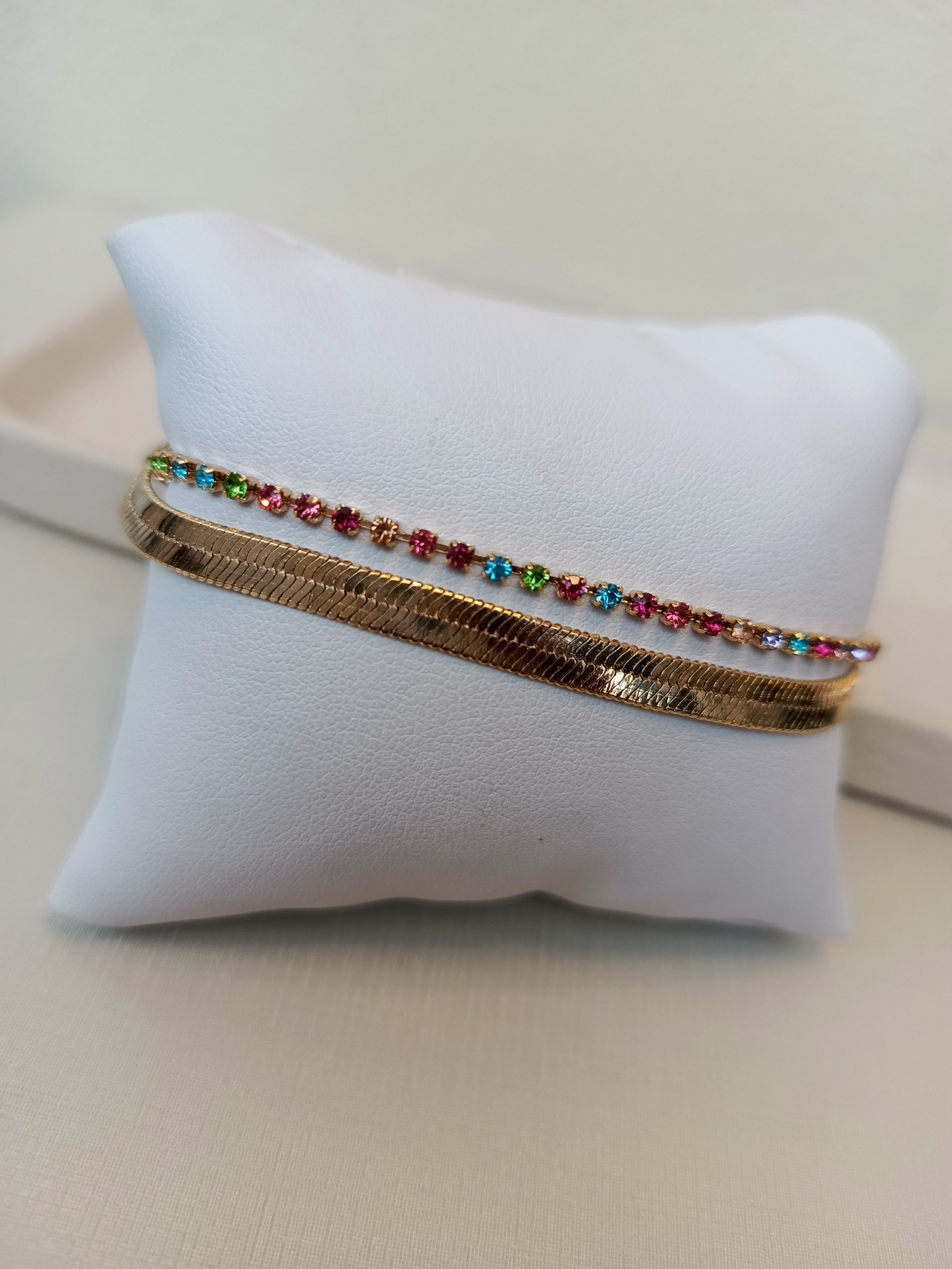 Pulseira dupla com malha e riviera colorida