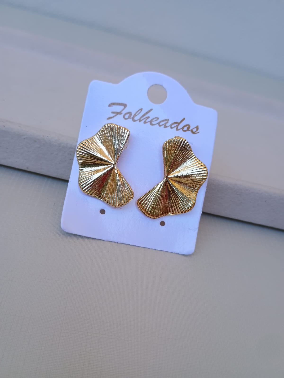 Brinco leque dourado
