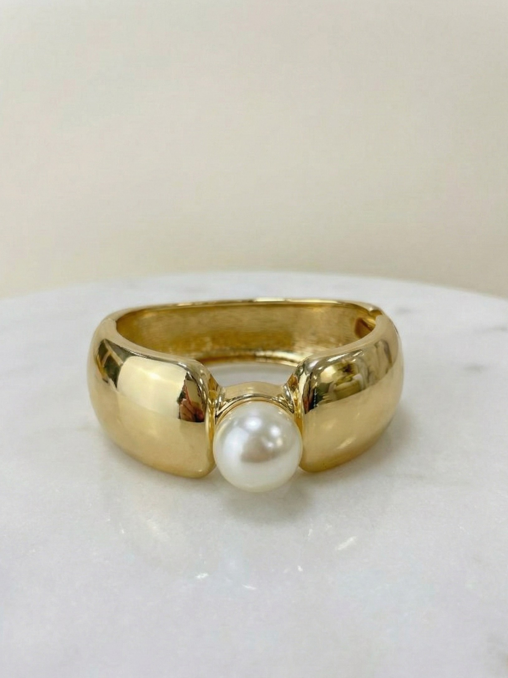 Bracelete largo com pérola