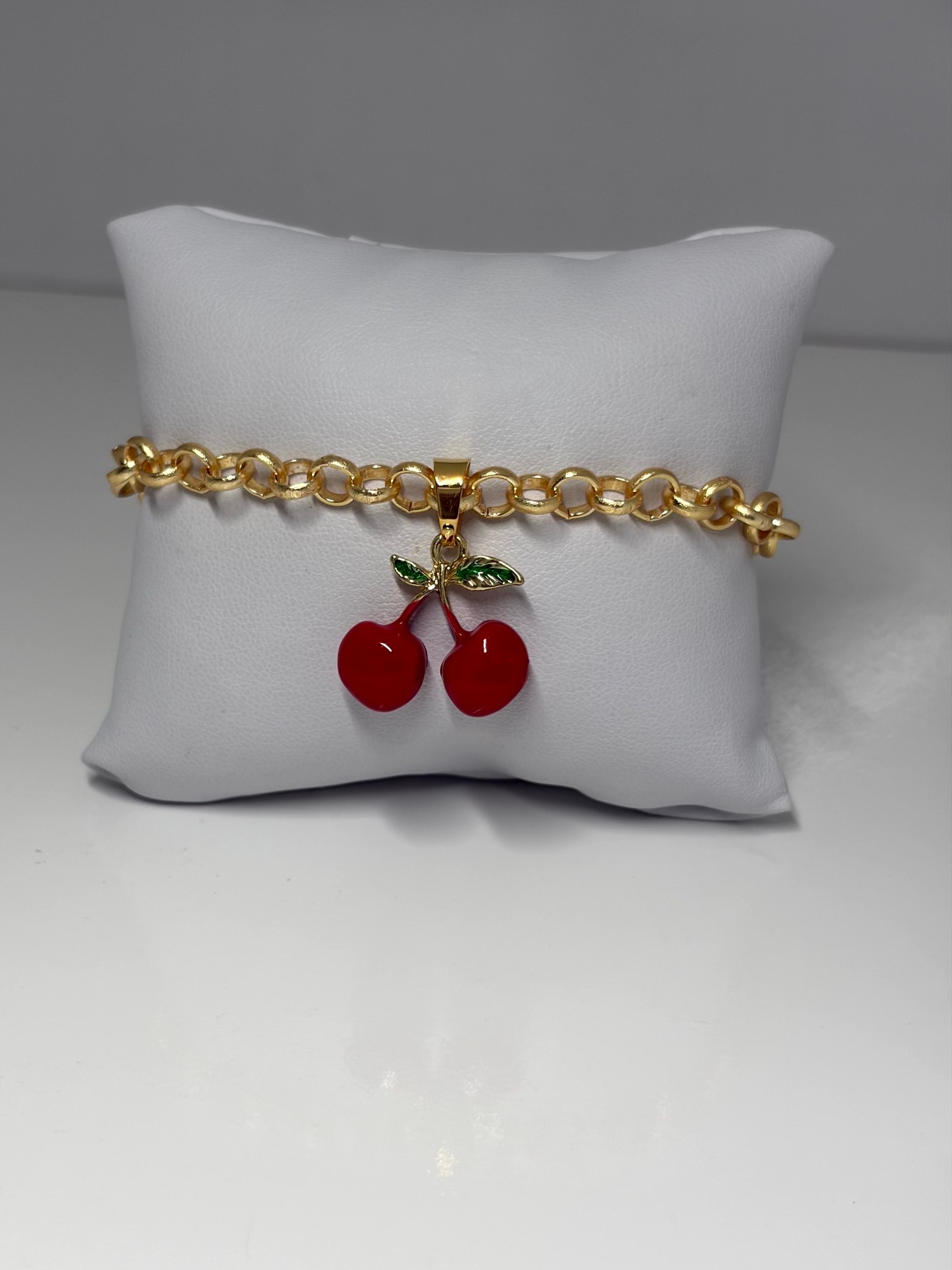 Pulseira correntaria com pingente de 🍒