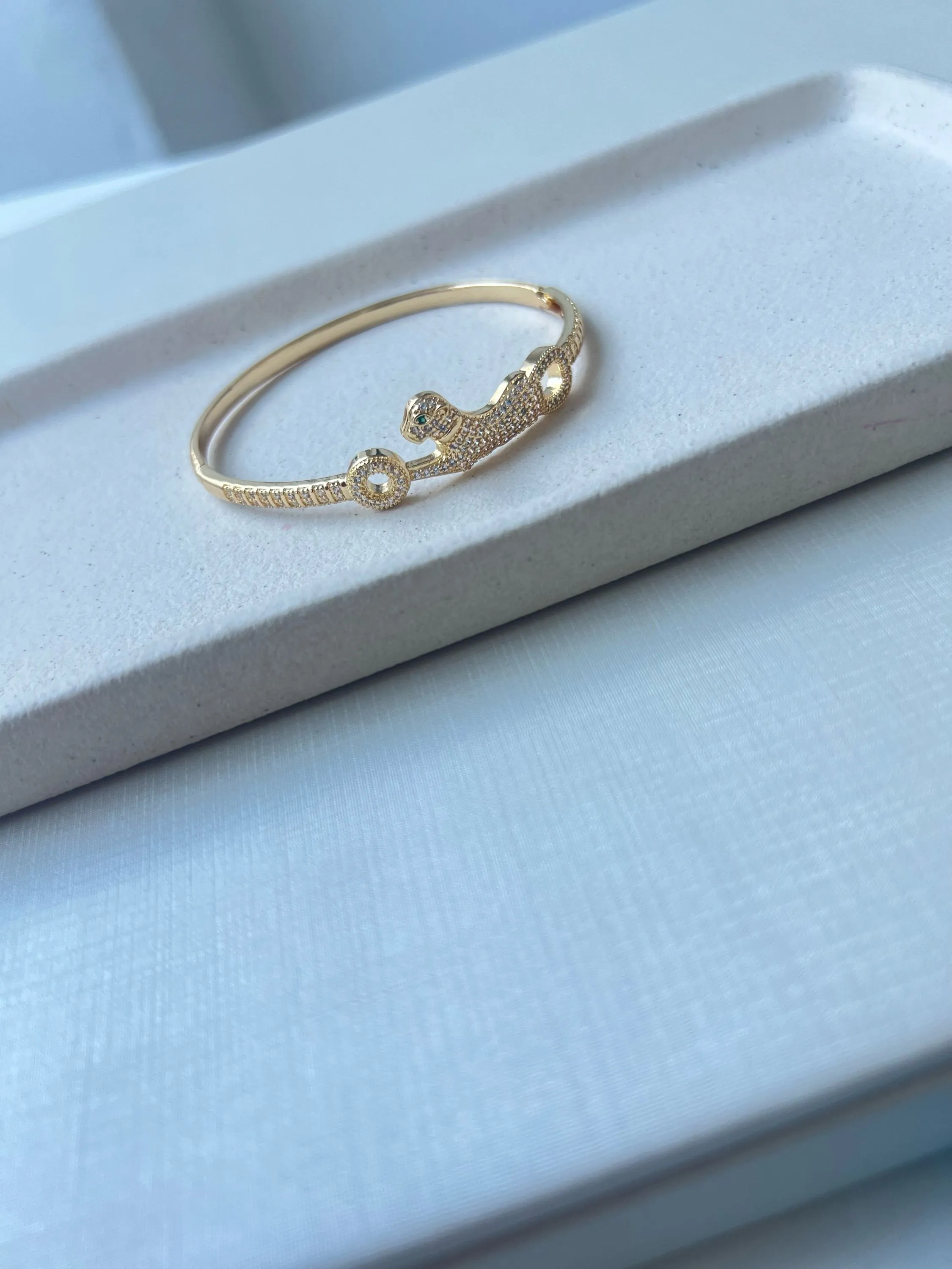 Bracelete fino modelo tigre