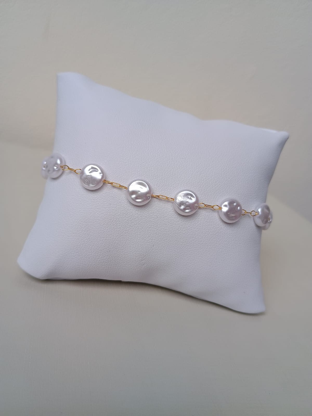 Pulseira com pérolas martelada