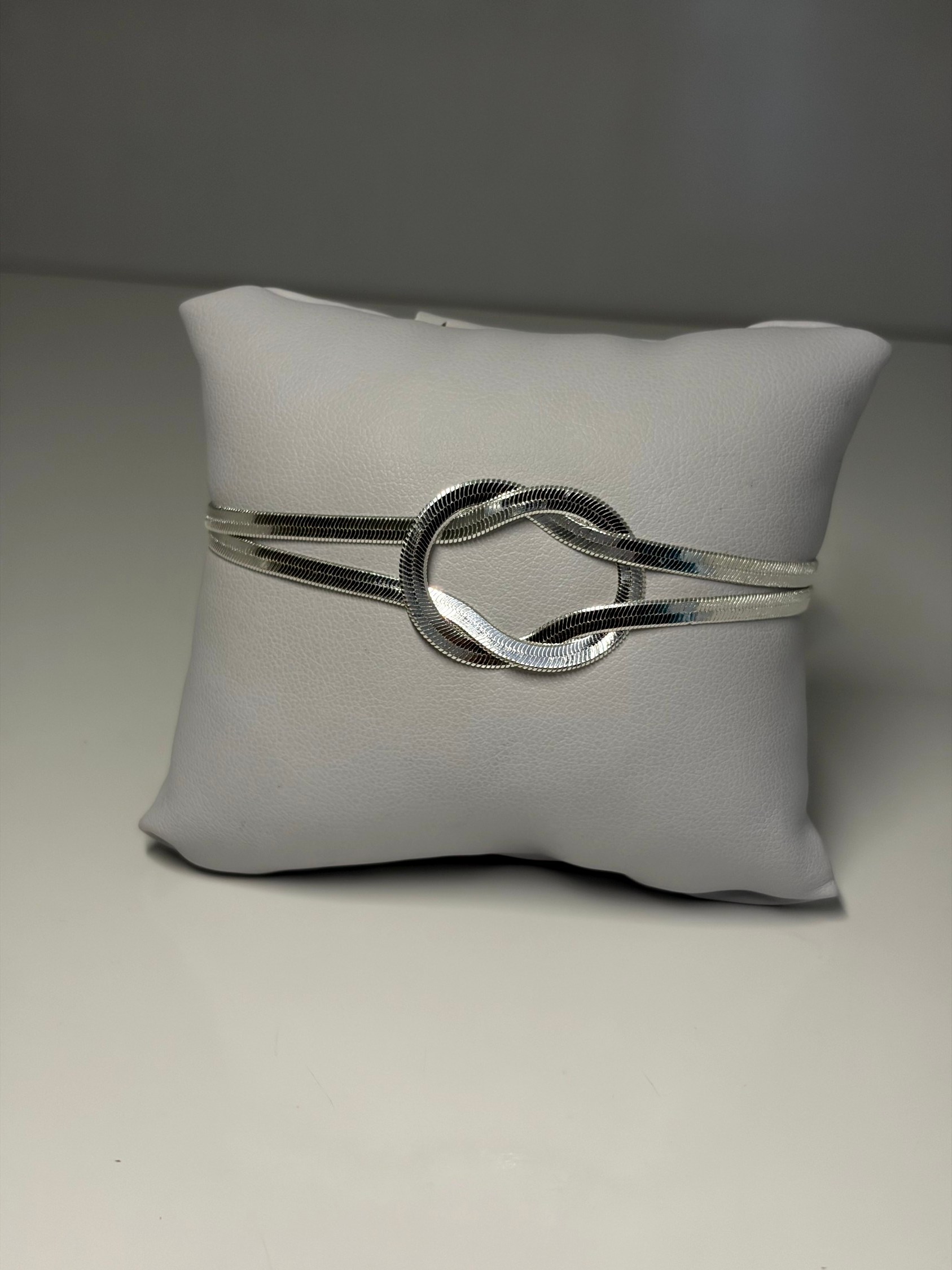 Pulseira de malha com nó