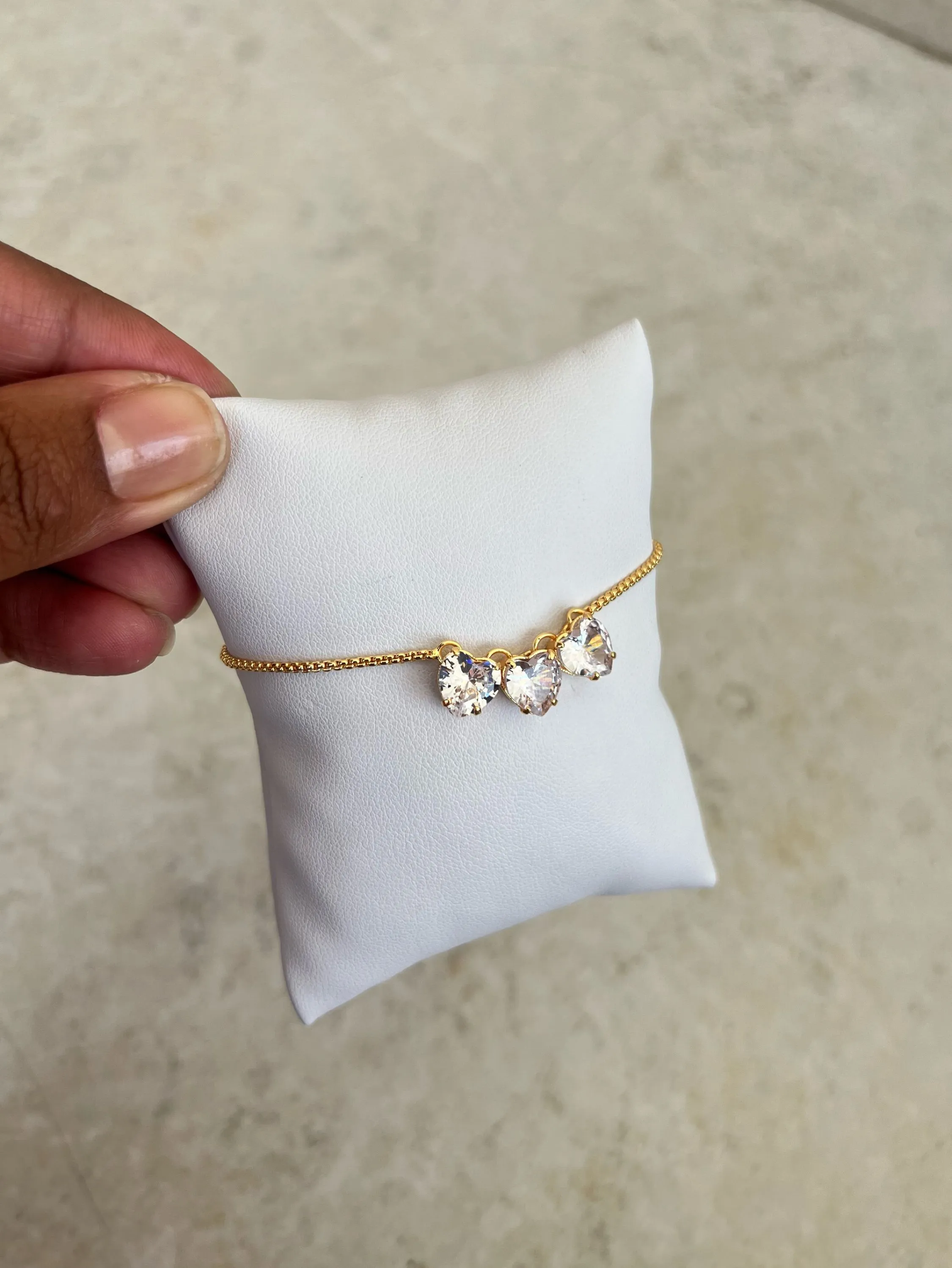 Pulseira gravatinha corações