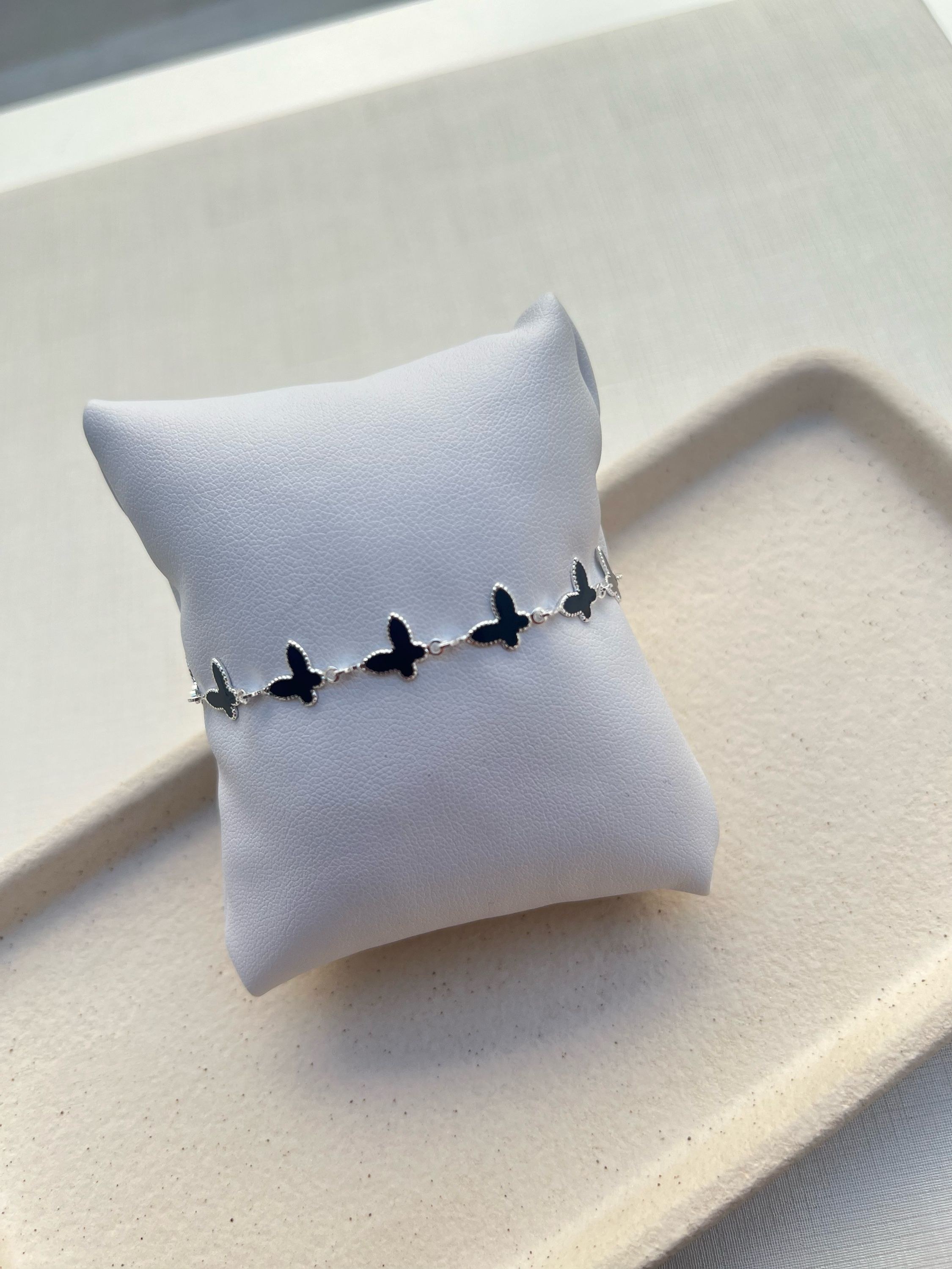 Pulseira modelo borboleta