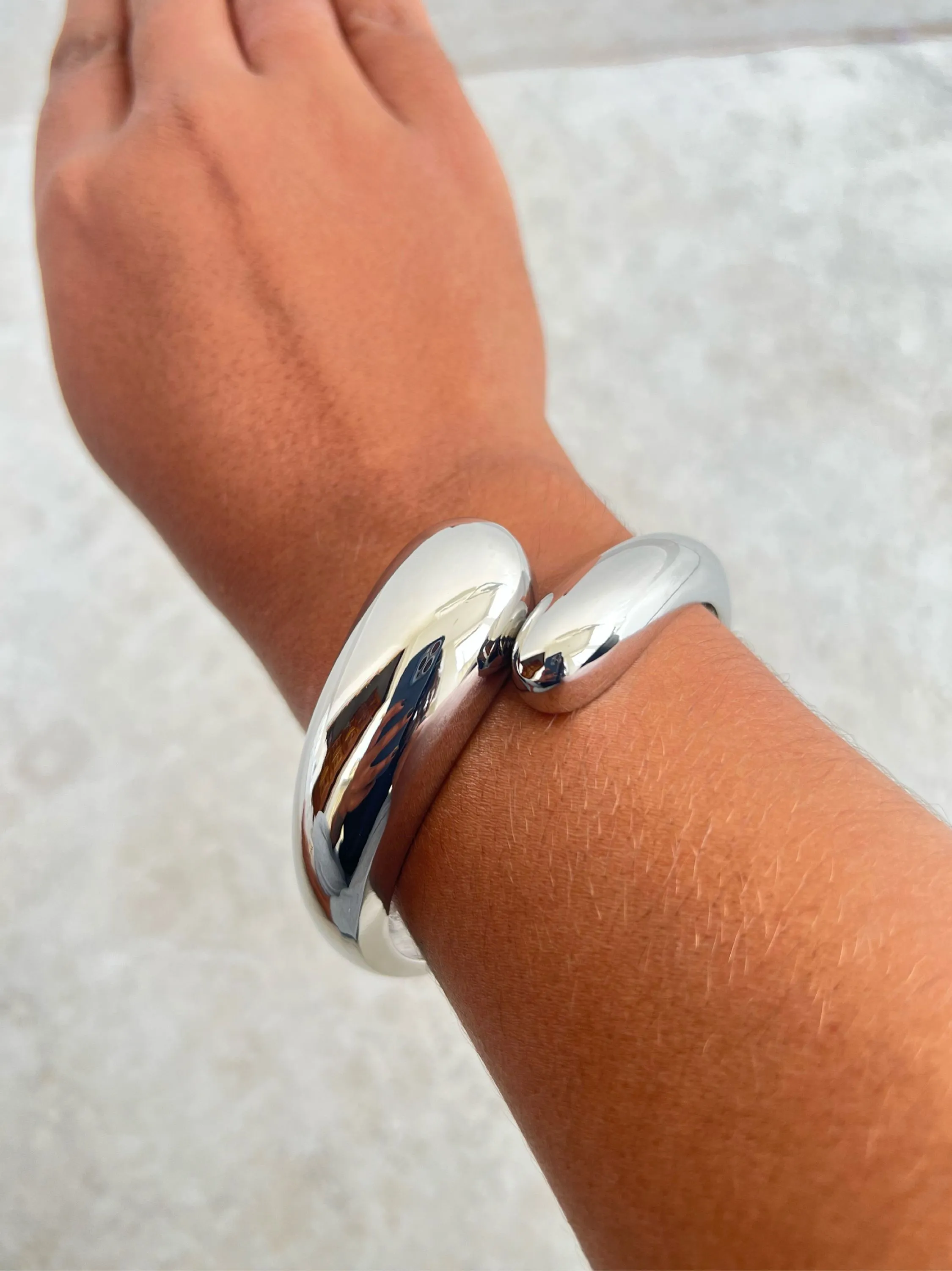 Bracelete modelo gota