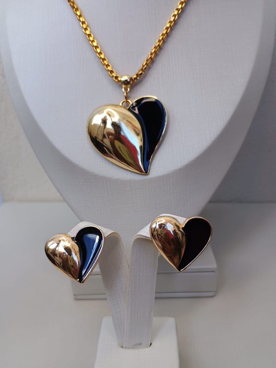 Conjunto correntaria coração dourado e preto