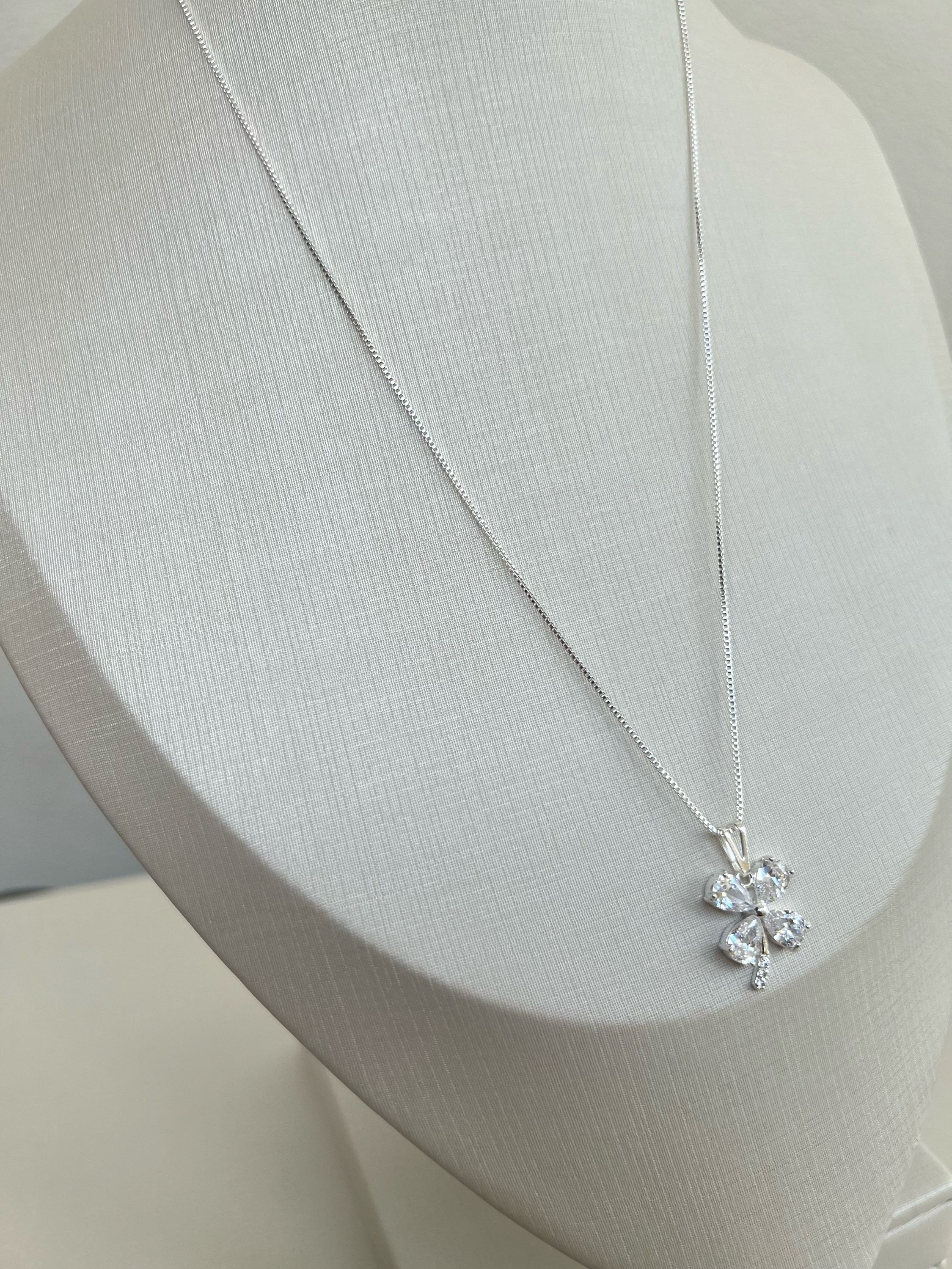 Colar corrente fina pingente trevo