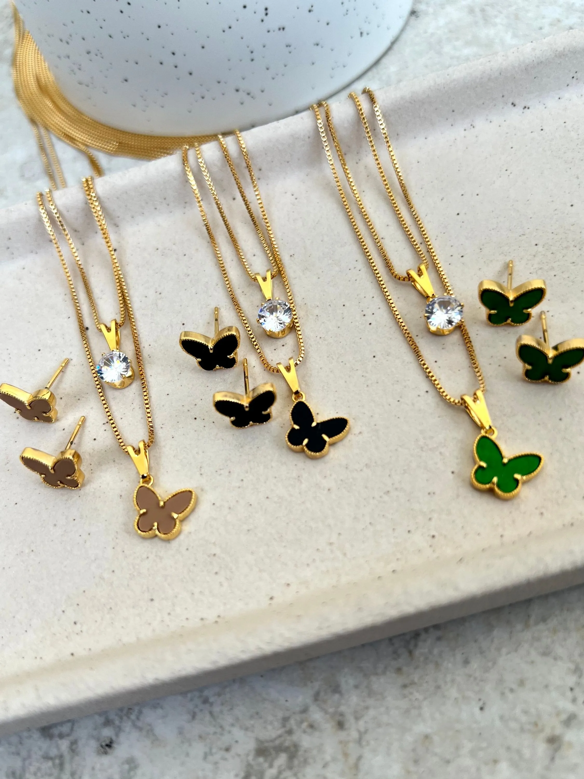 Conjunto borboleta delicado, brincos e colar colors