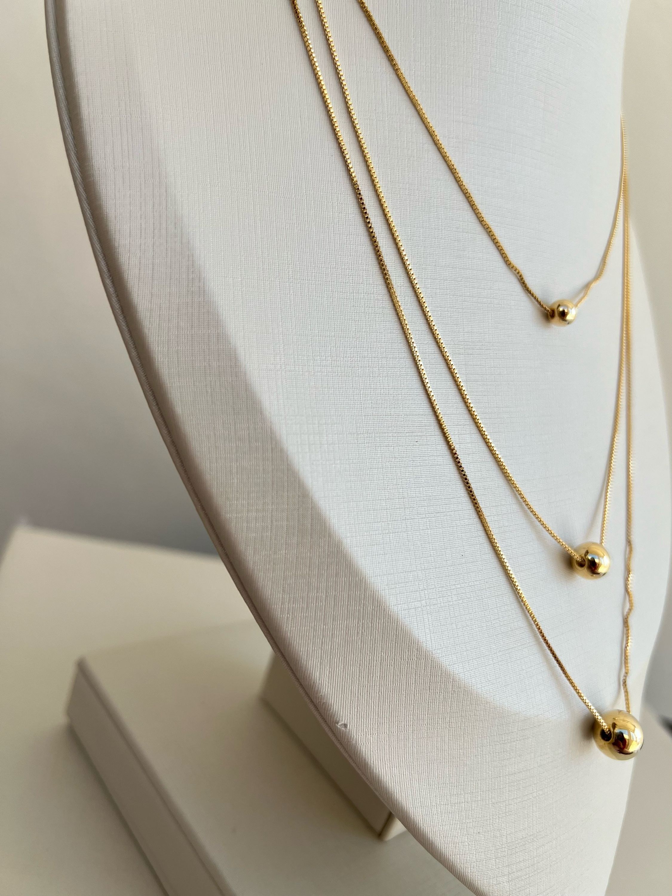 Colar triplo bolinha