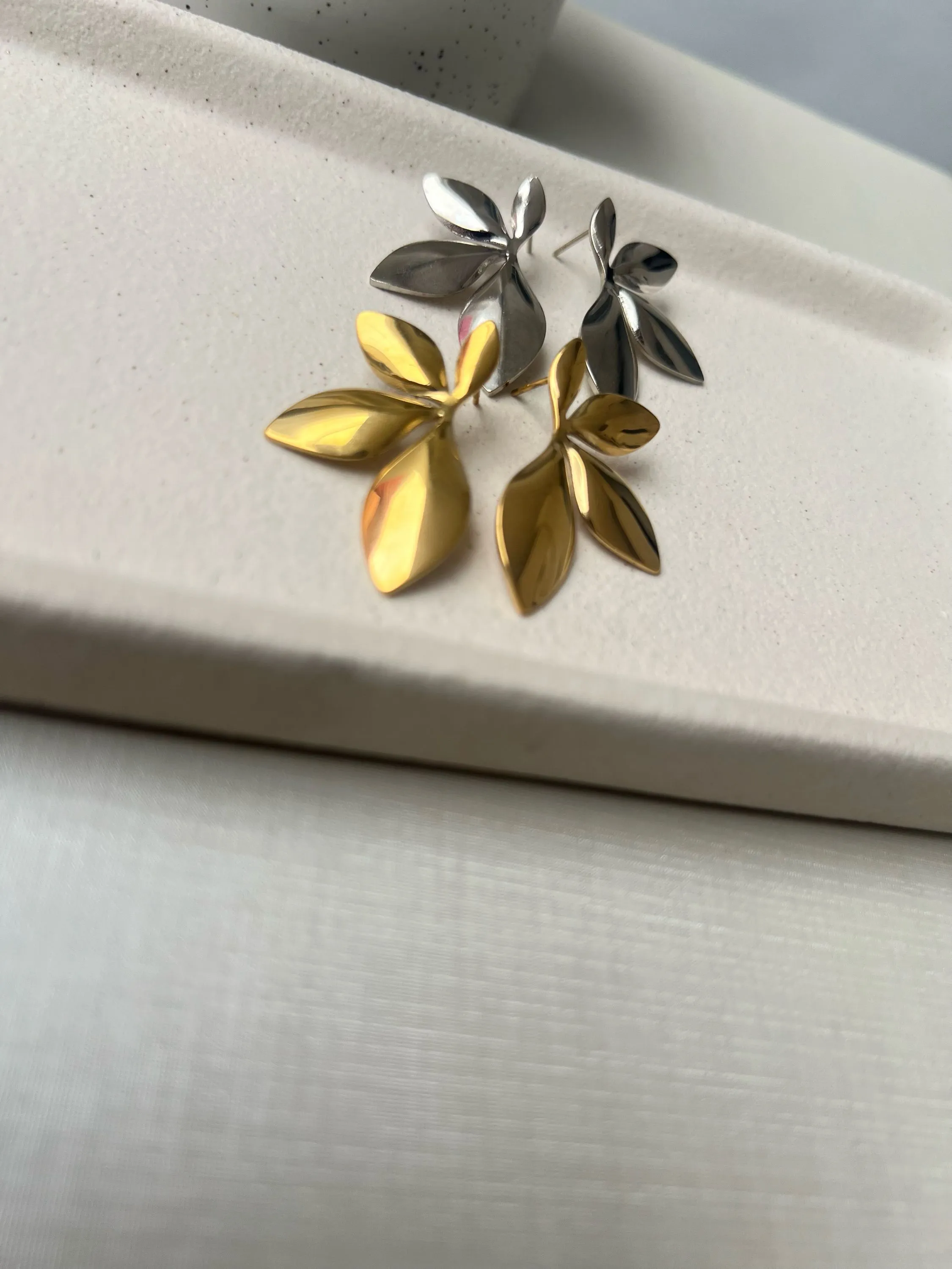 Brinco pétalas AÇO INOXIDÁVEL