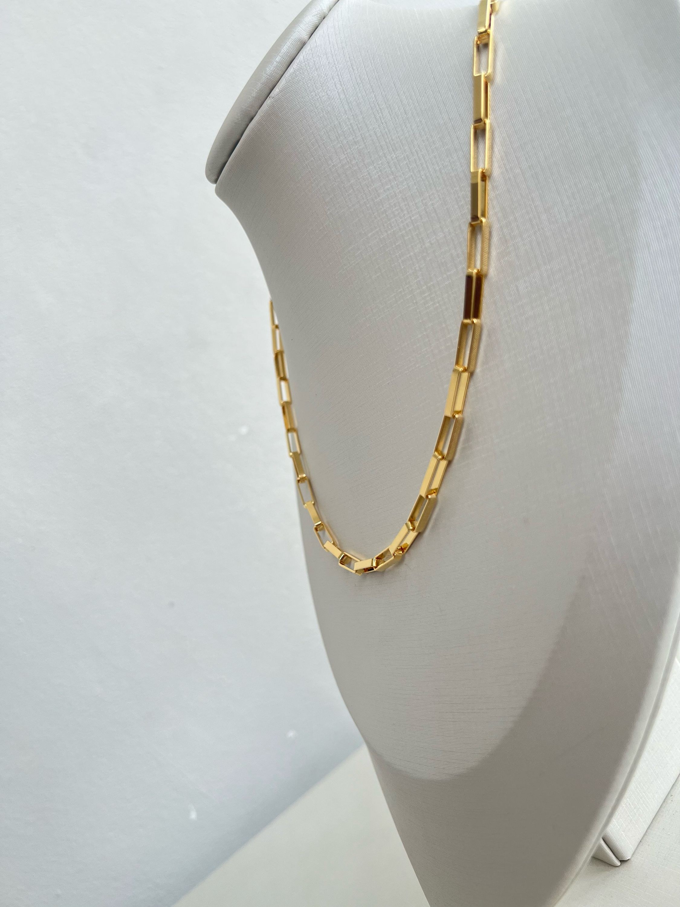 Colar correntaria quadrada