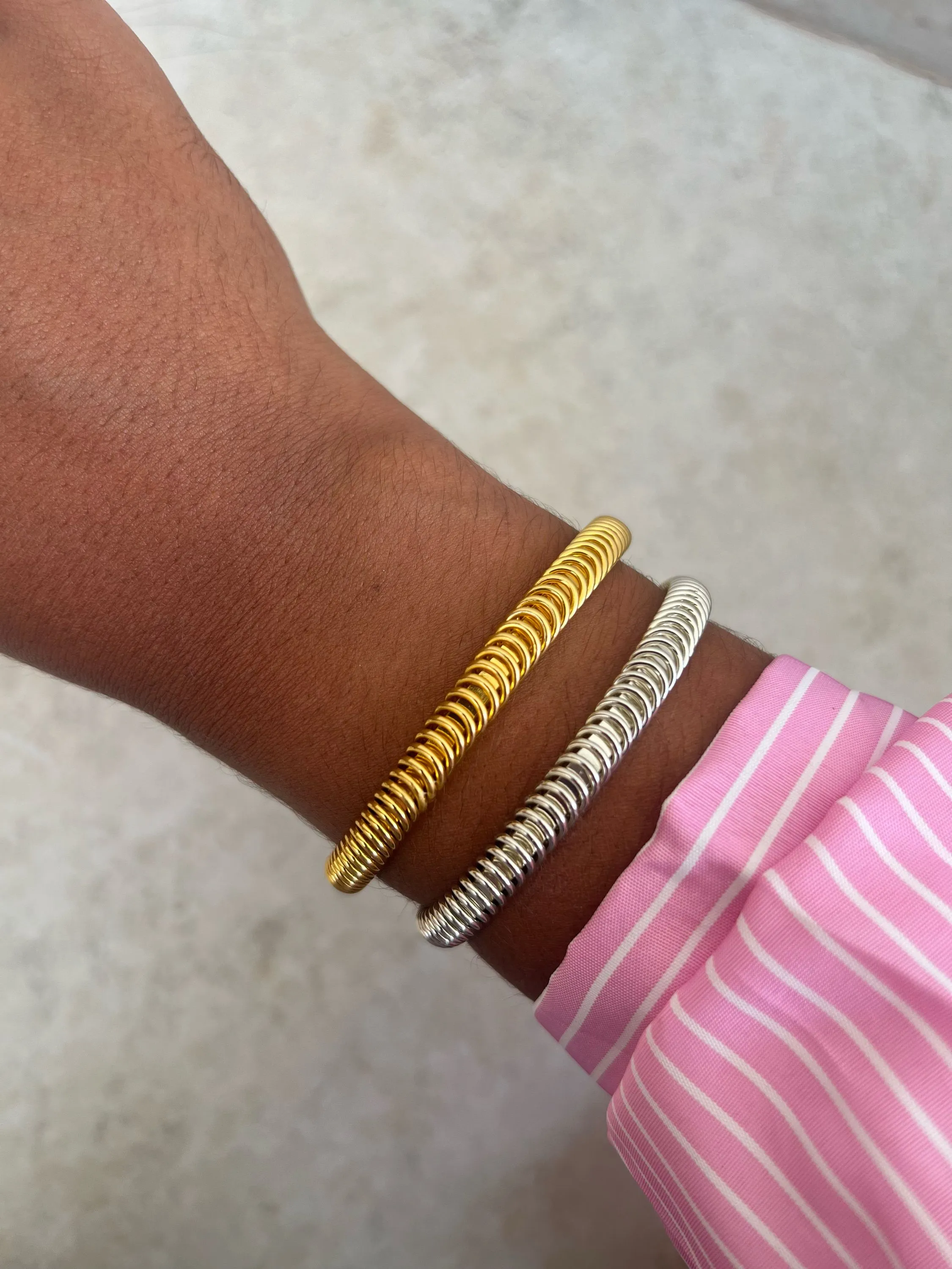Bracelete modelo mola