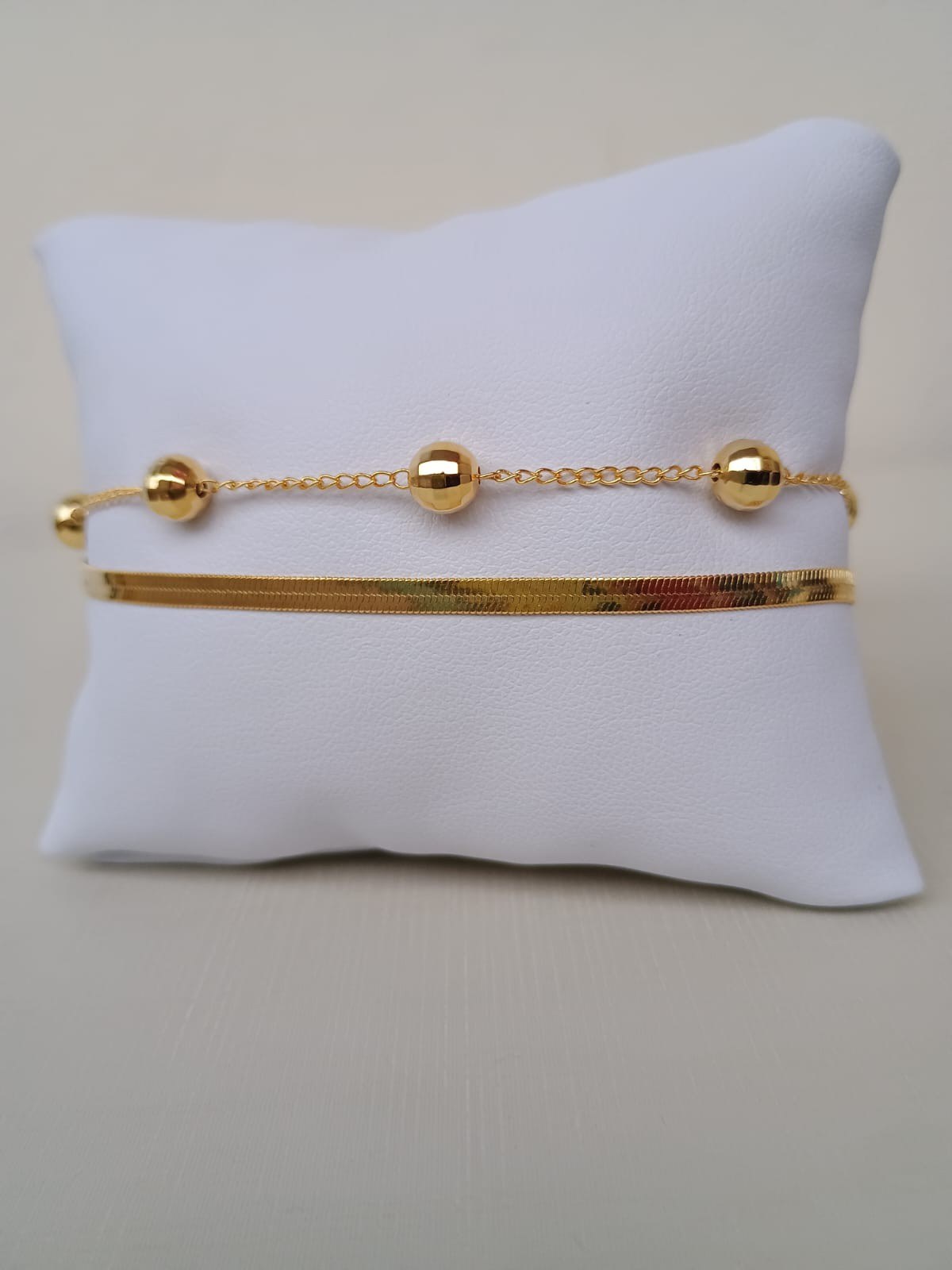 Pulseira com malha e bolinhas