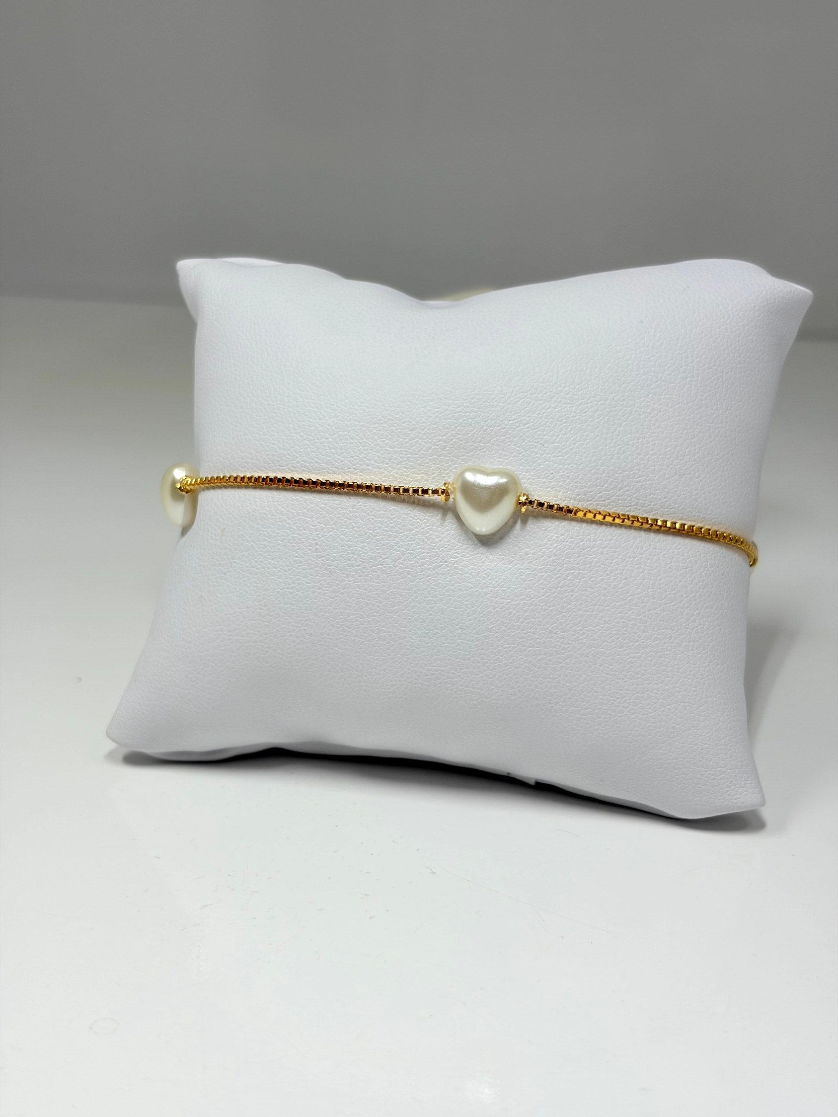 Pulseira com pérolas de coração