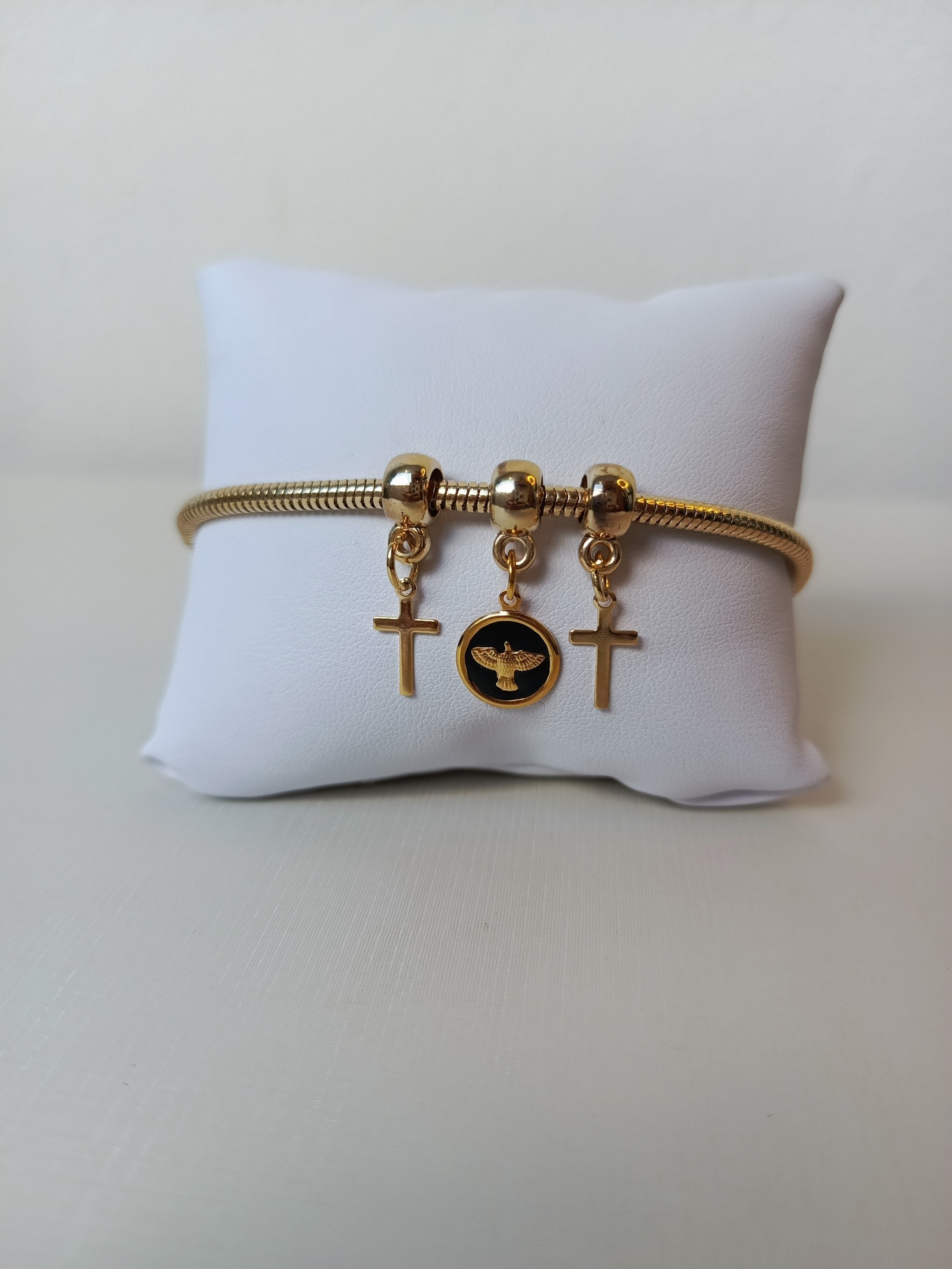 Pulseira com pingente de Cruz