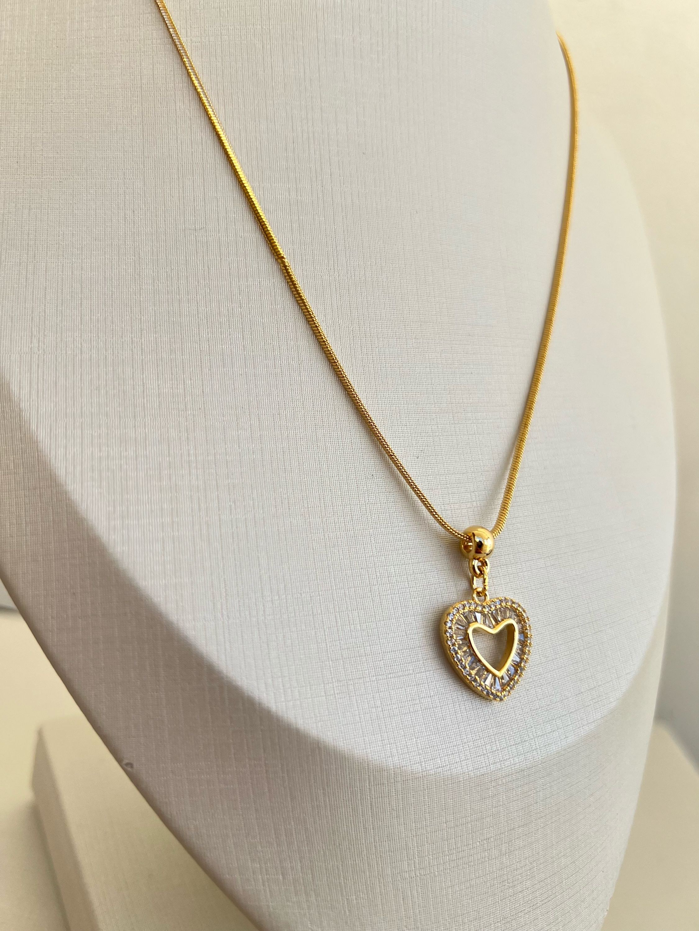Colar corrente verneziana pingente coração cravejado