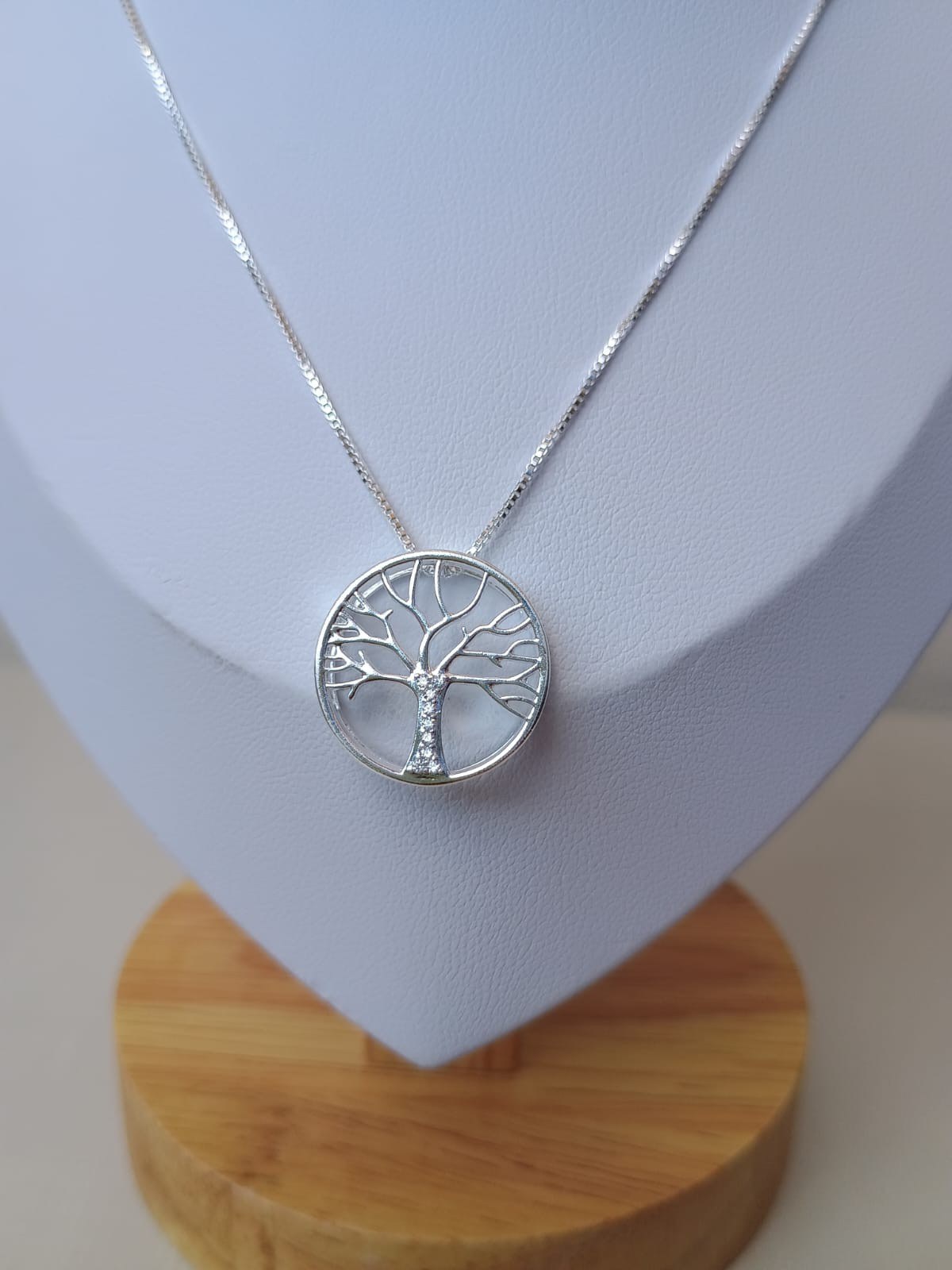 Colar com pingente da árvore da vida