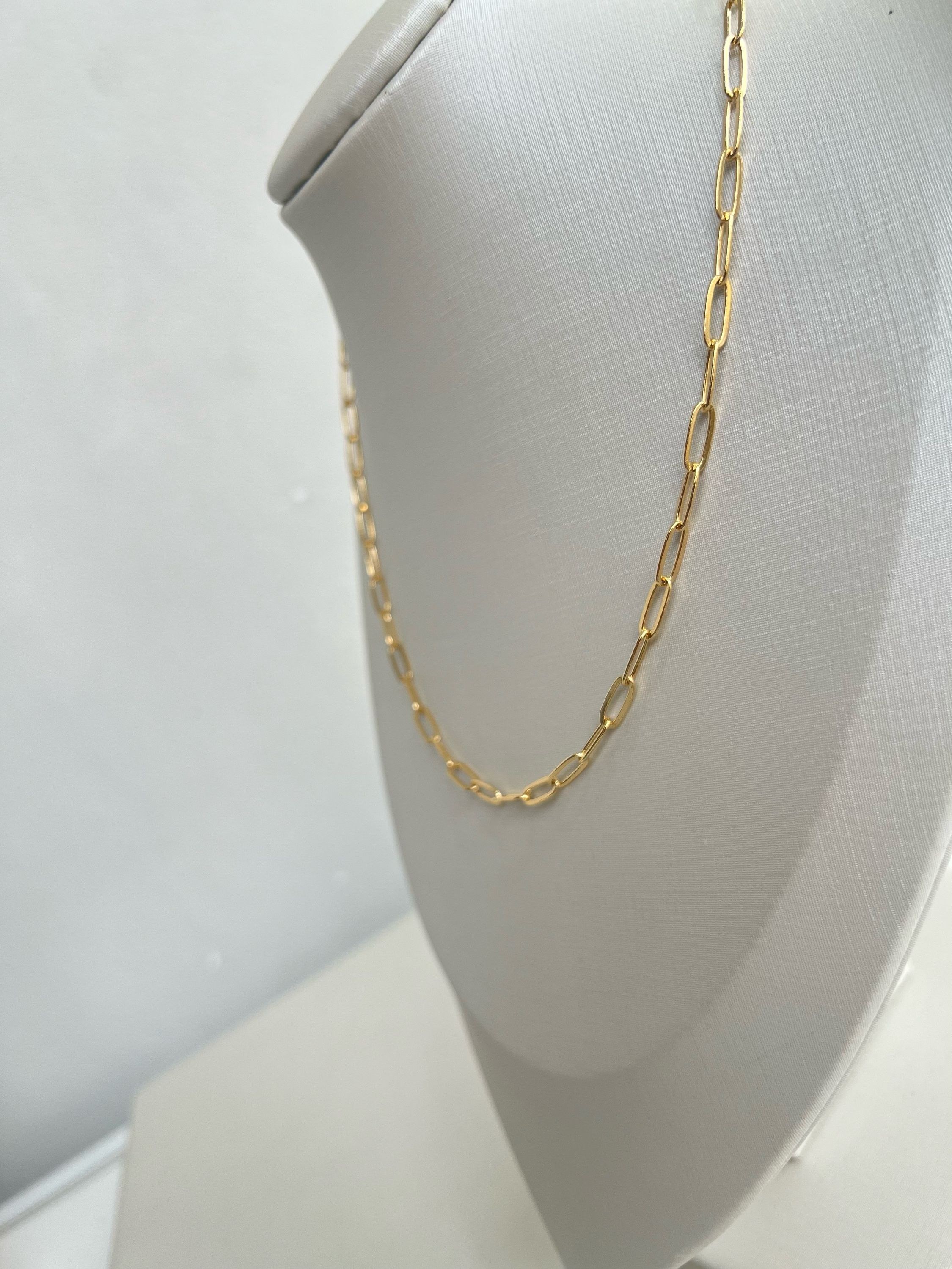 Colar correntaria fina