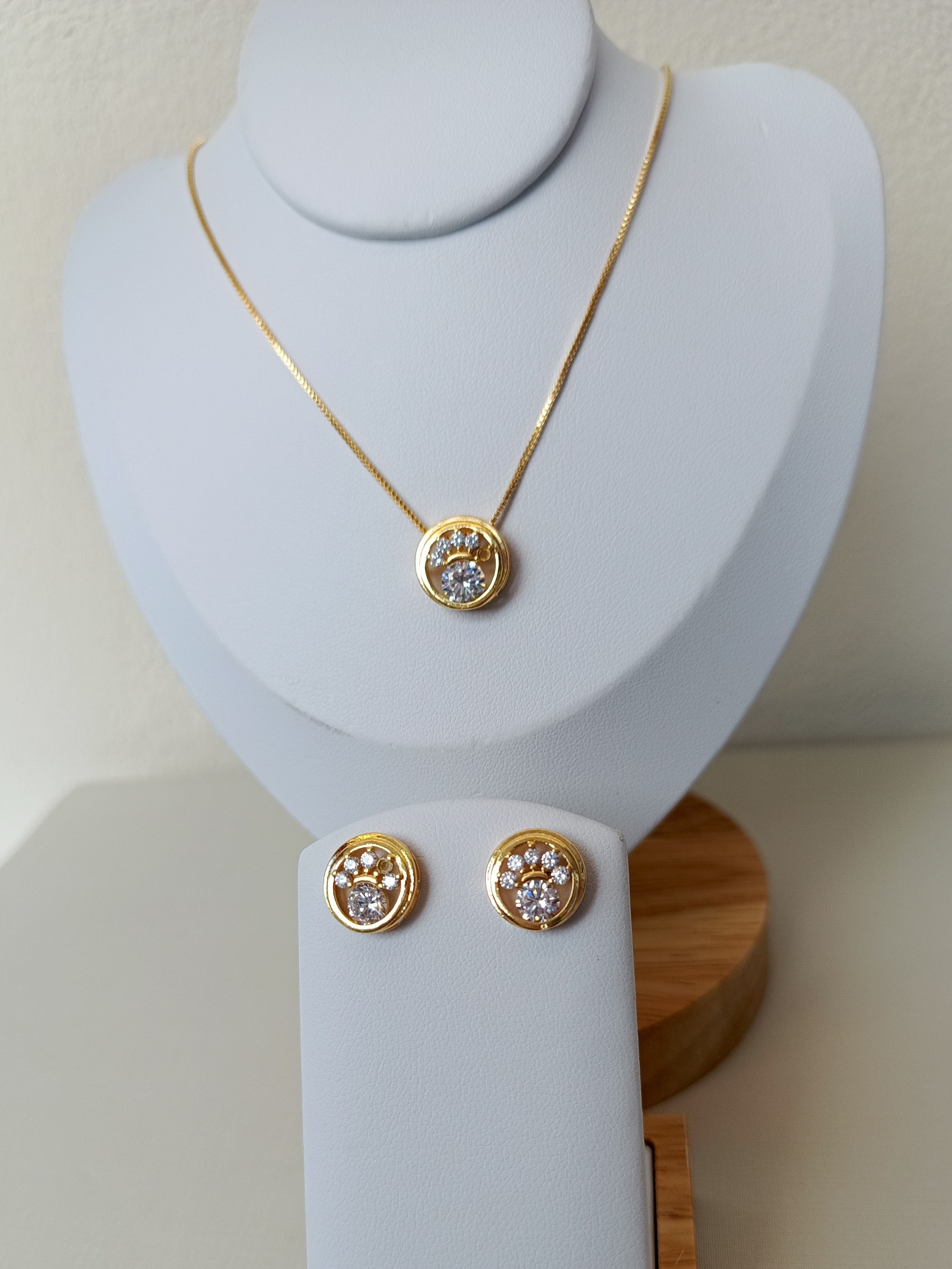 Conjunto de patinha de cachorro cravejada