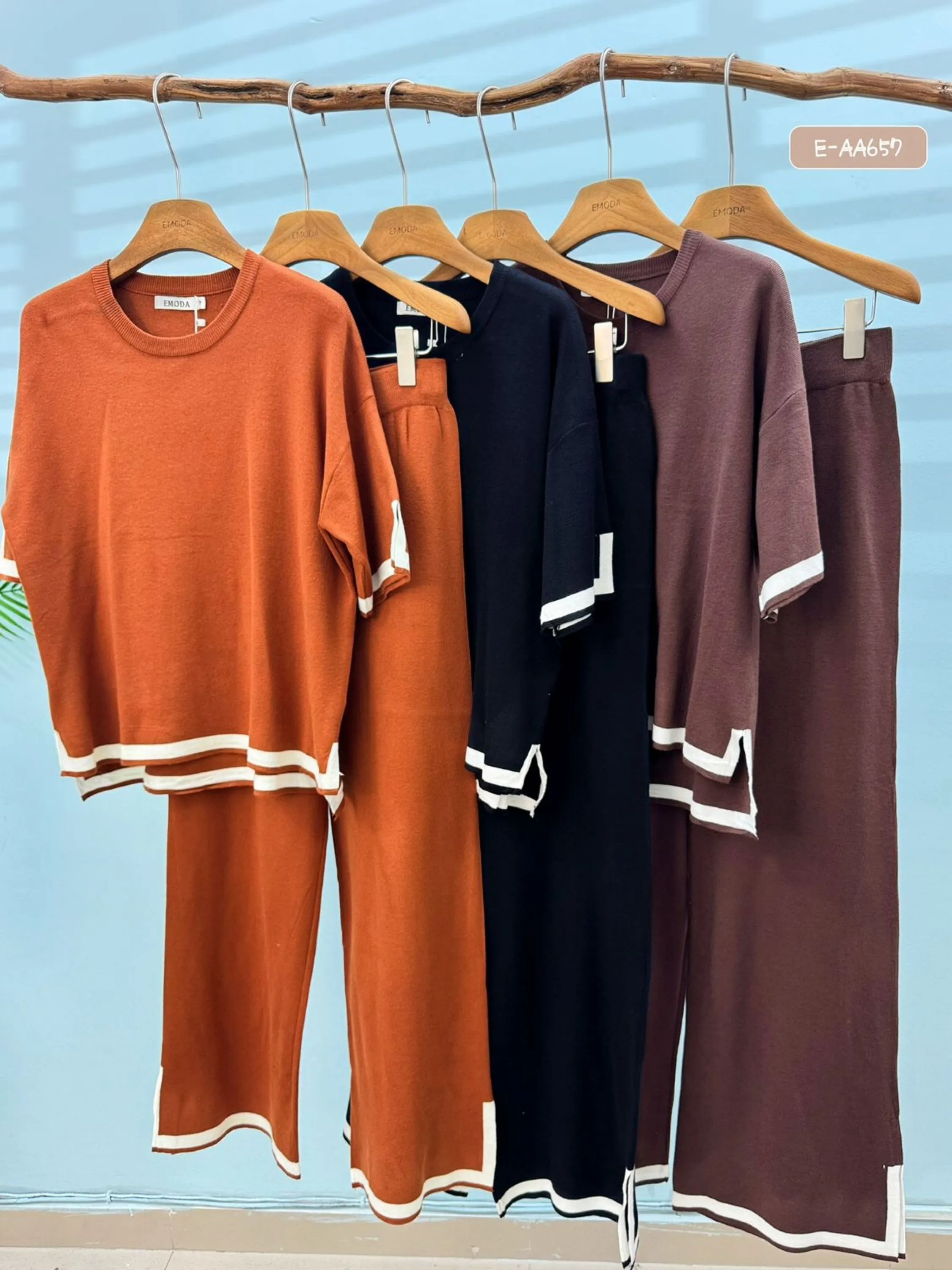 E-AA657.  Conjunto - P M G - Modal