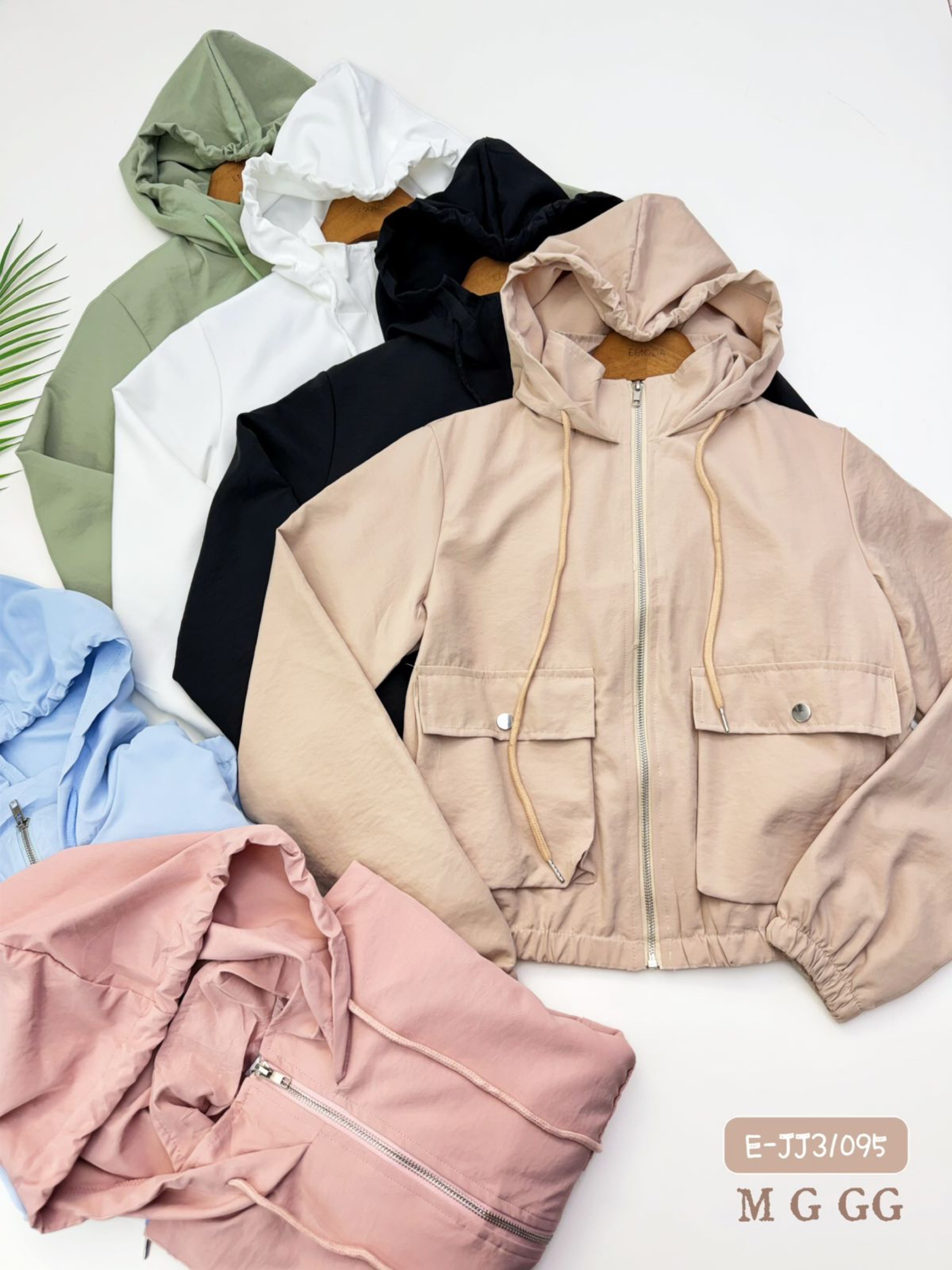 E-JJ31095. Casaco - M G GG - Tecido leve com textura