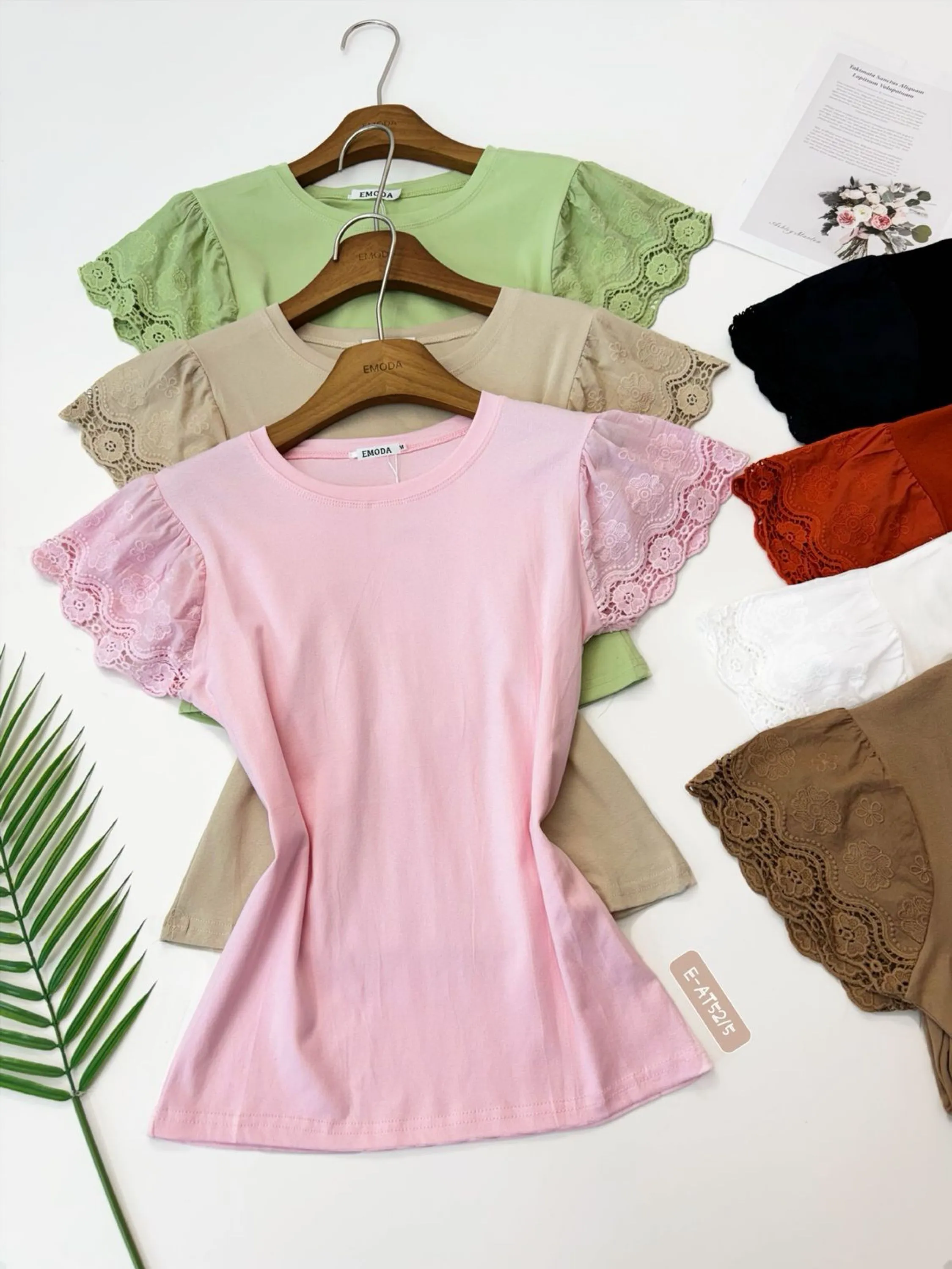 E-AT5215. T-shirt - algodão com laise
