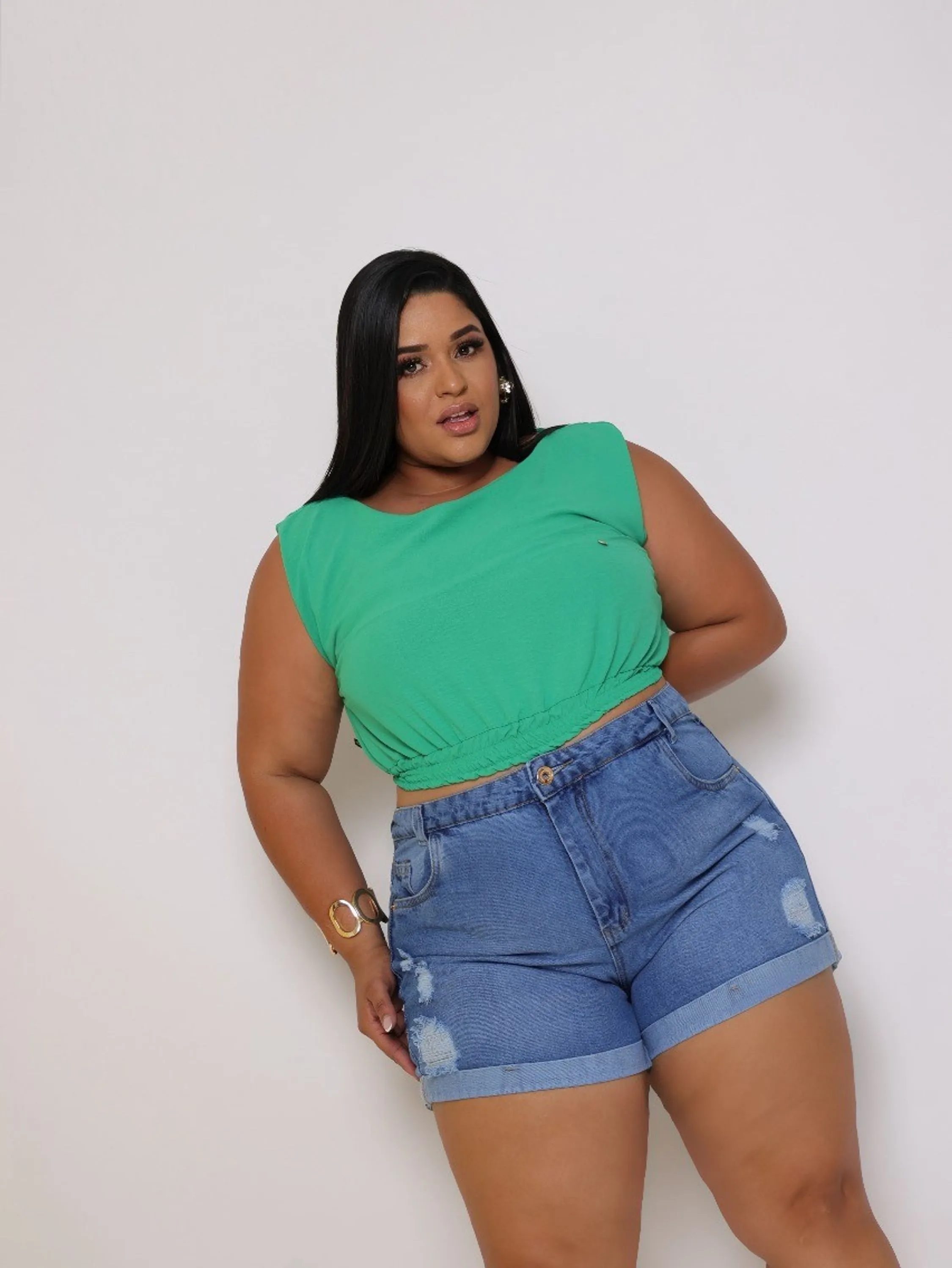 Short jeans plus size cintura alta sem elastano